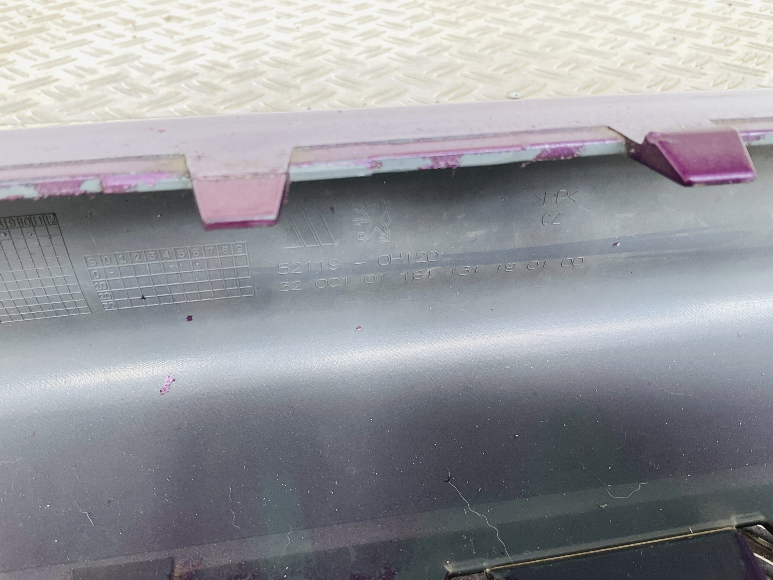 Bumper Peugeot 107 Facelift 11-14 52119-0H120 Voorbumper 2-J1-13996z