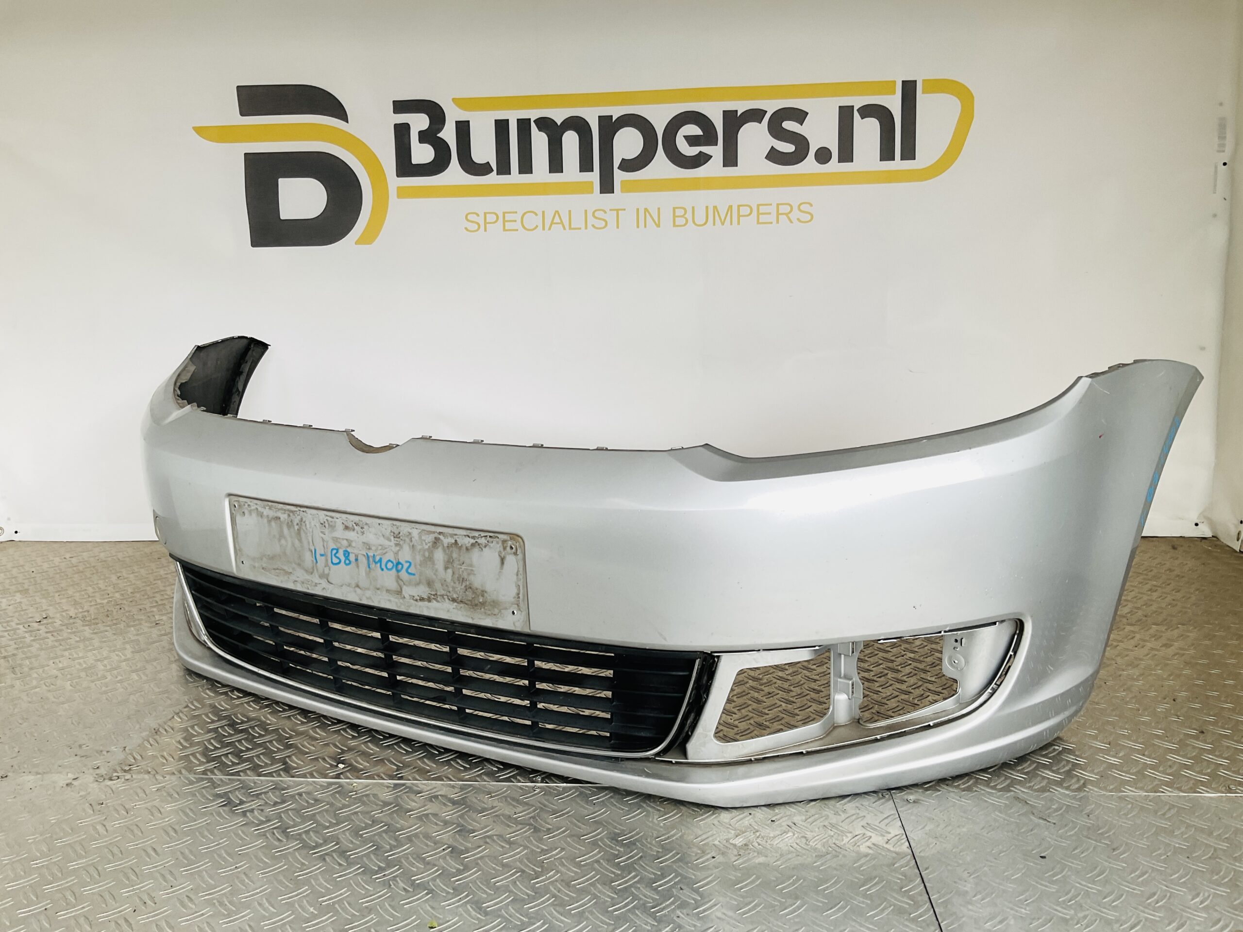Bumper Volkswagen Touran 10-16 1T0807221 M-AA Voorbumper 1-B8-14002z