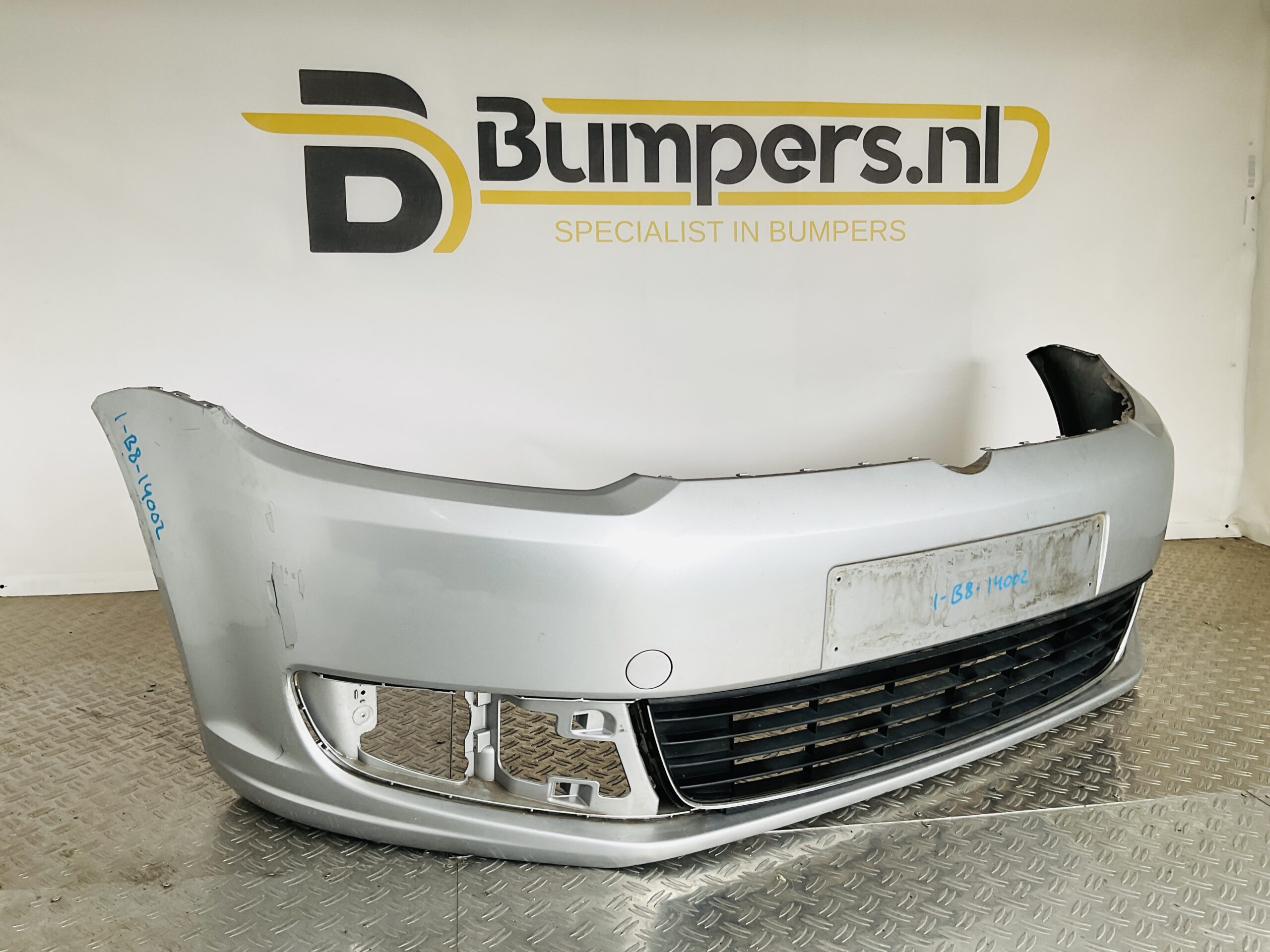 Bumper Volkswagen Touran 10-16 1T0807221 M-AA Voorbumper 1-B8-14002z