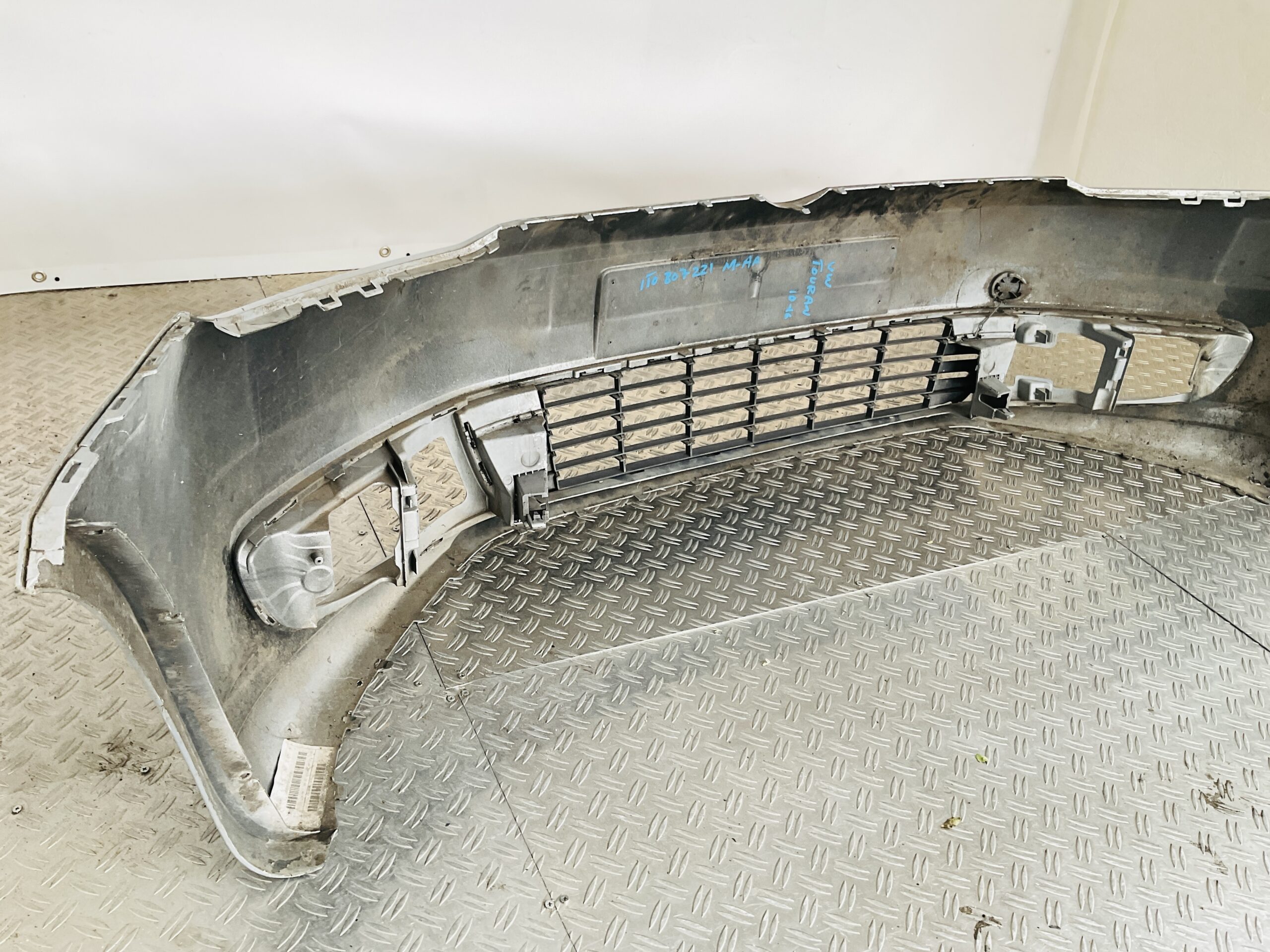 Bumper Volkswagen Touran 10-16 1T0807221 M-AA Voorbumper 1-B8-14002z