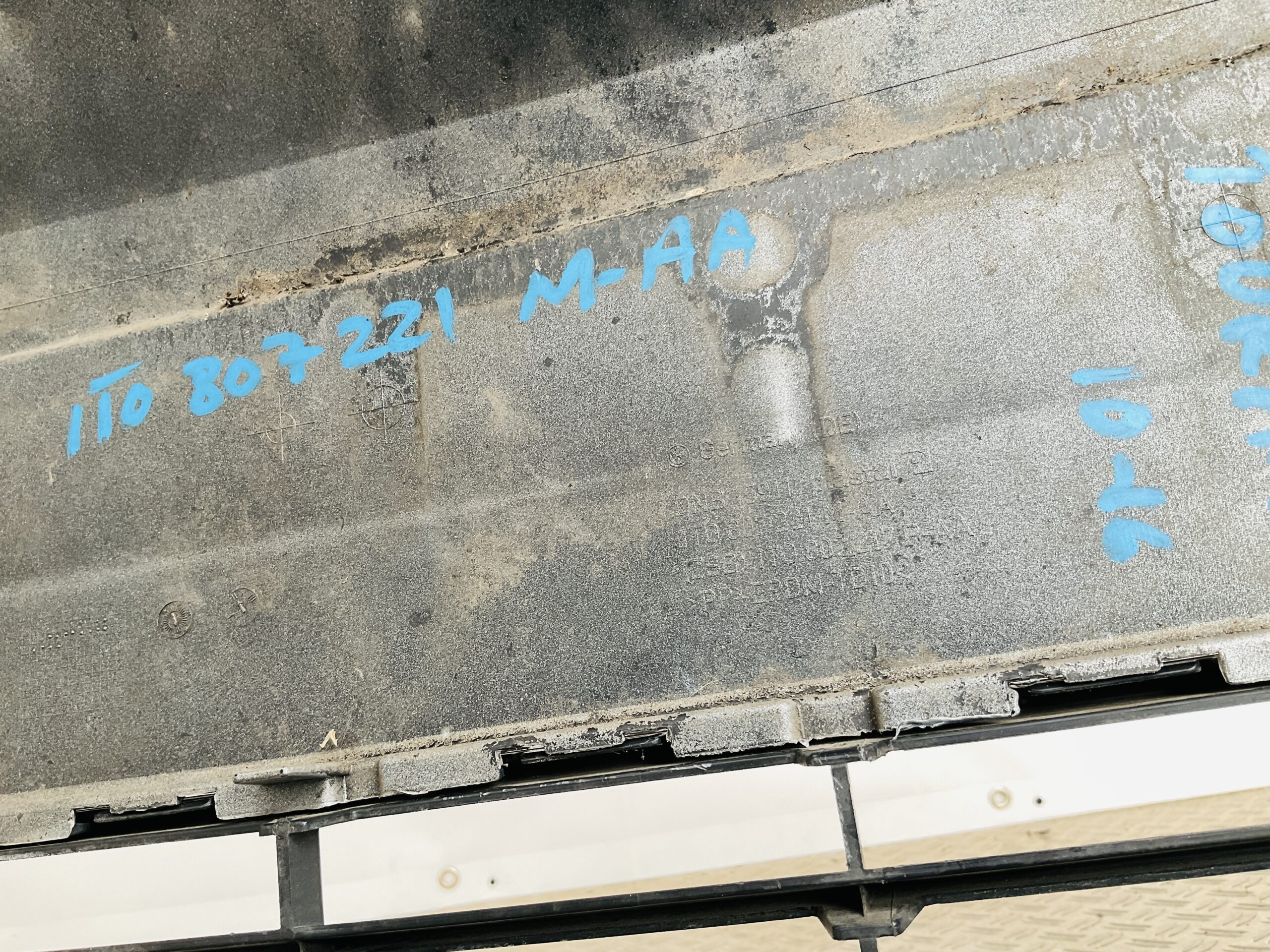 Bumper Volkswagen Touran 10-16 1T0807221 M-AA Voorbumper 1-B8-14002z