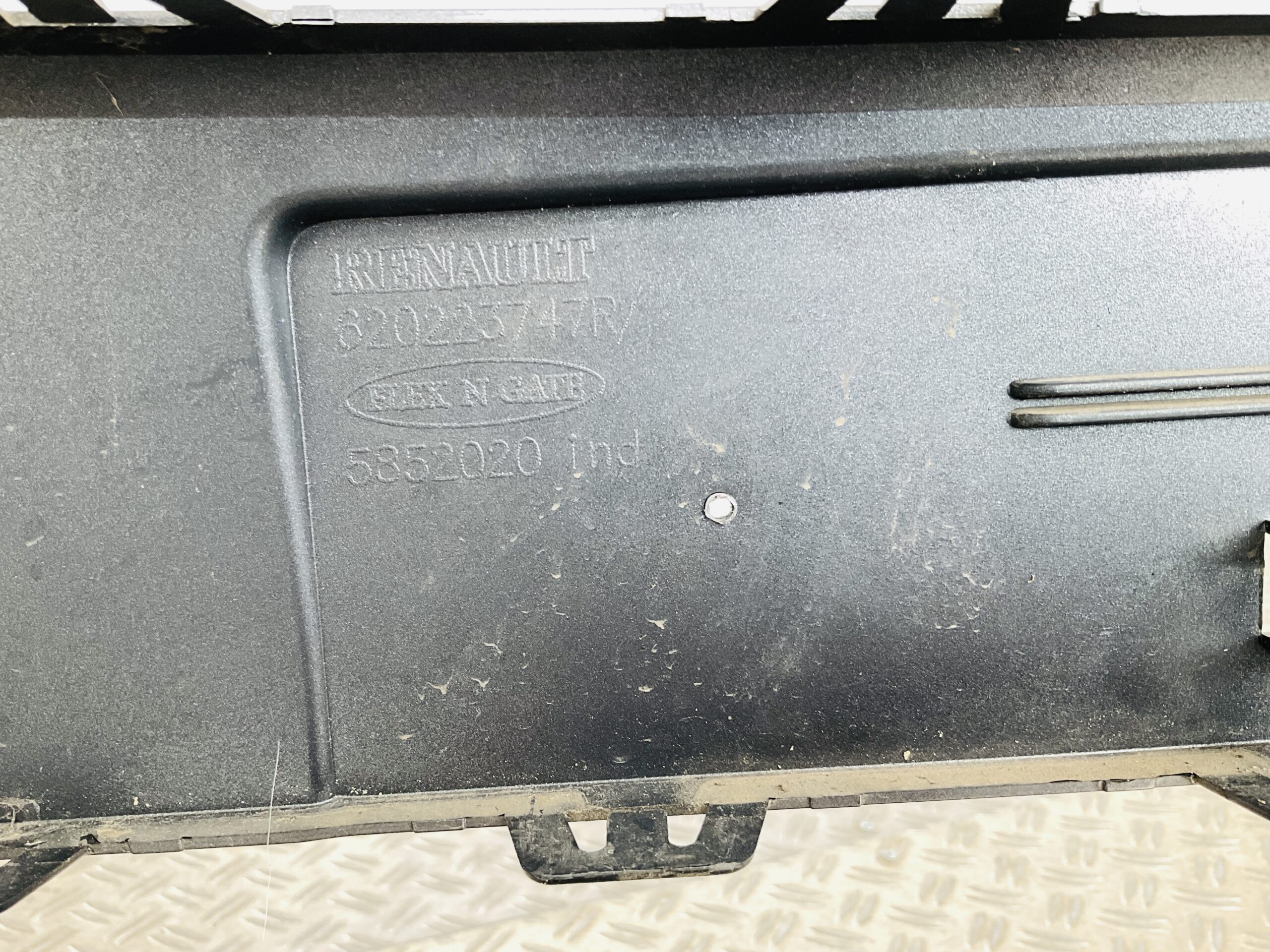 Bumper Renault Kangoo 2021- 620223747R Voorbumper 2-F9-14003z