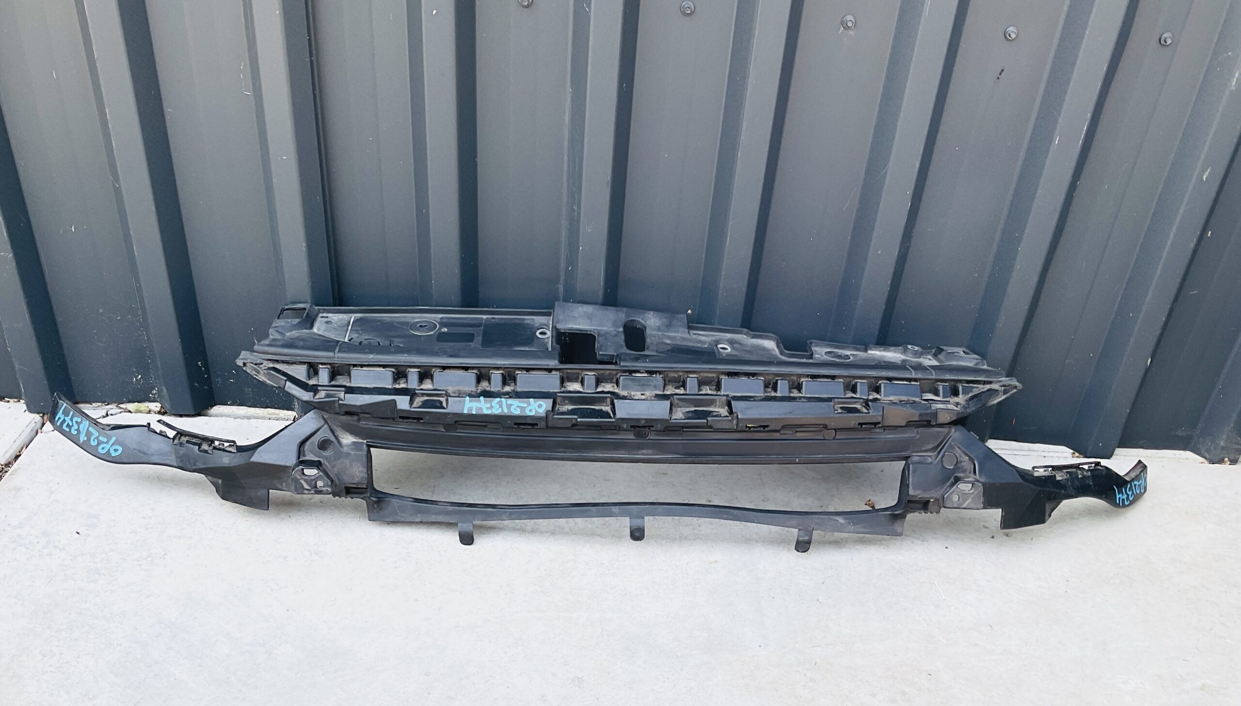 Bumper Grill Opel Corsa F 982953568000 Gril Houder OP-21374