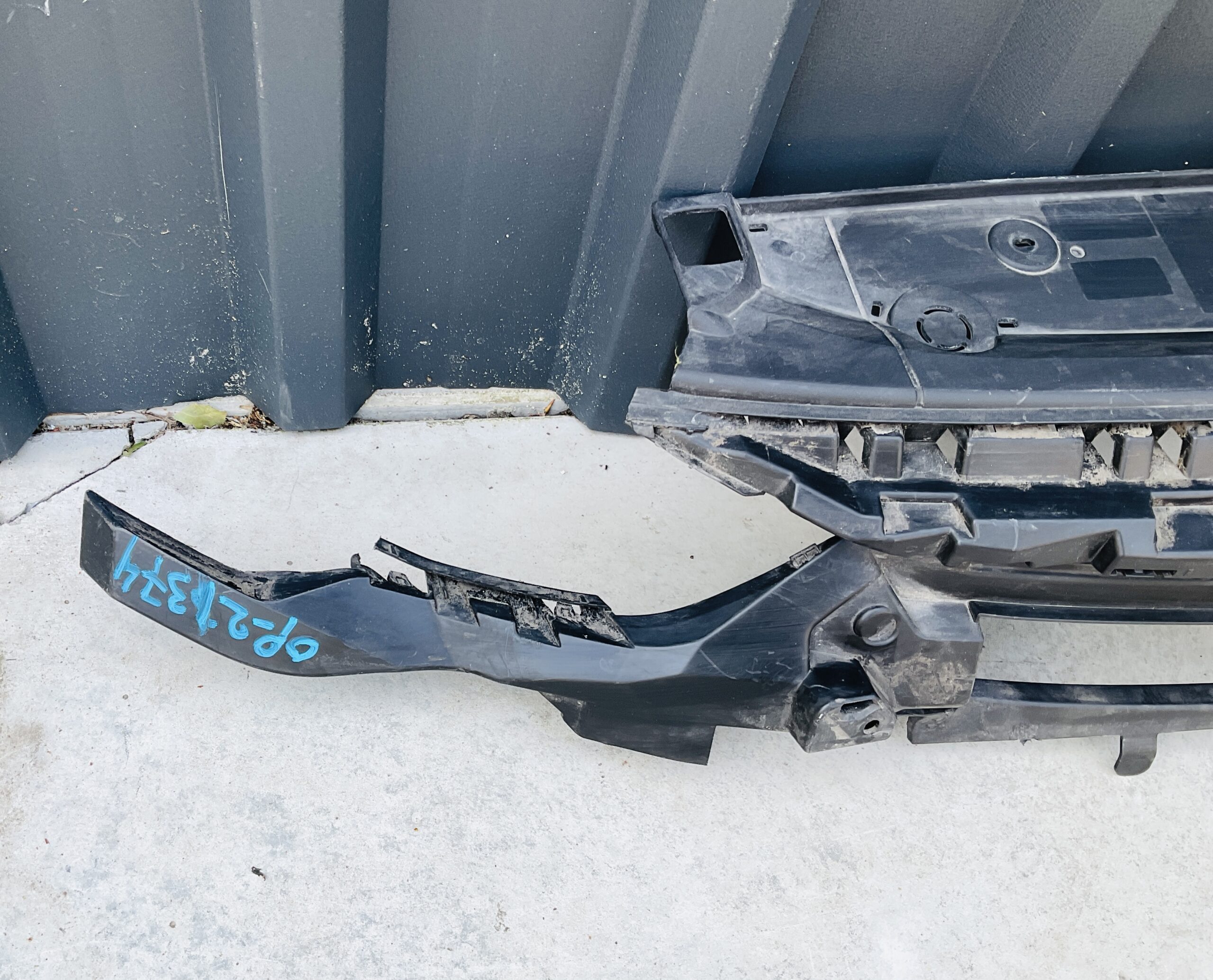 Bumper Grill Opel Corsa F 982953568000 Gril Houder OP-21374