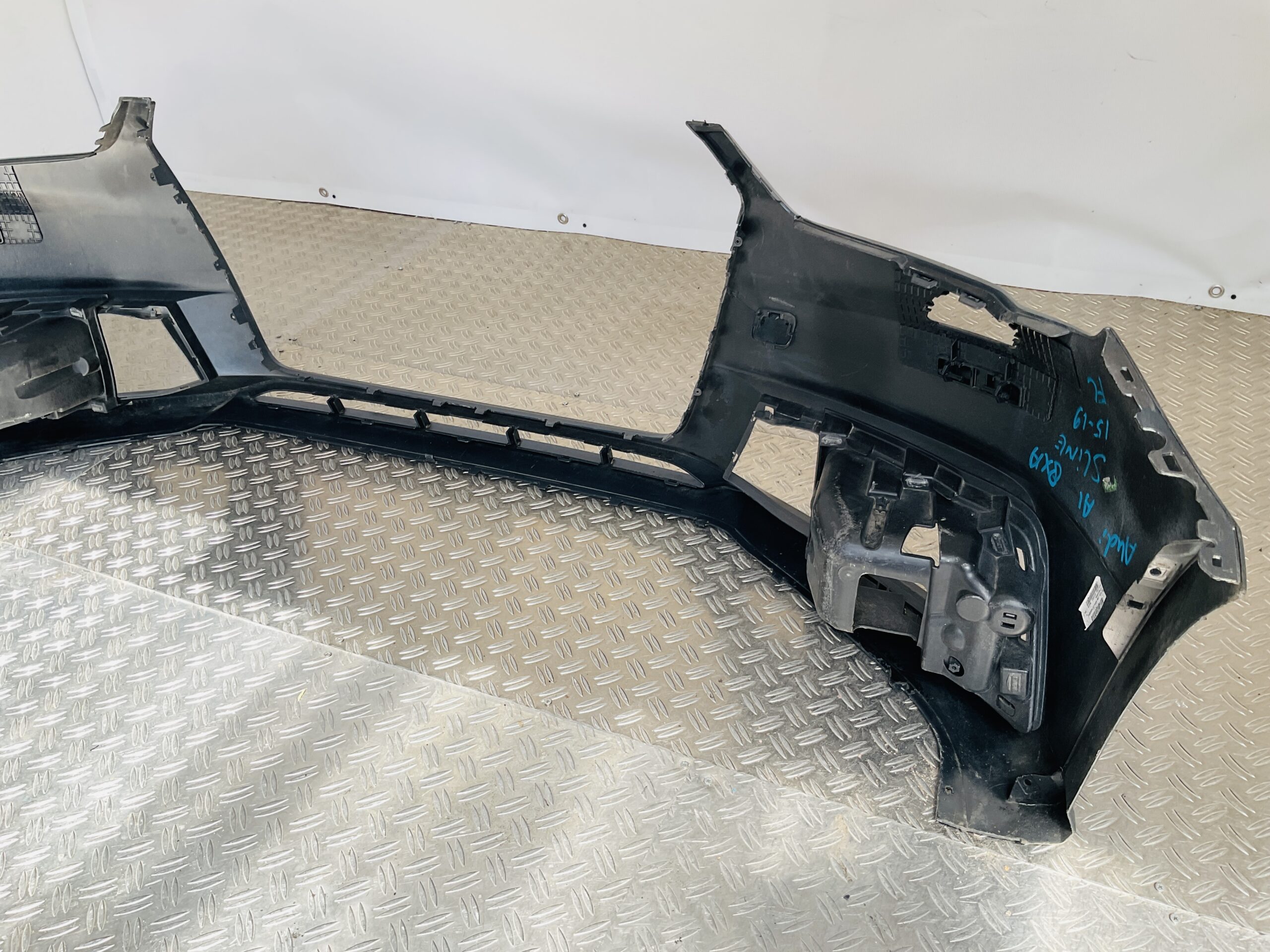 Bumper Audi A1 8xA Facelift Sline S-line 15-19 kls 8XA807437D Voorbumper 1-H7-14022z