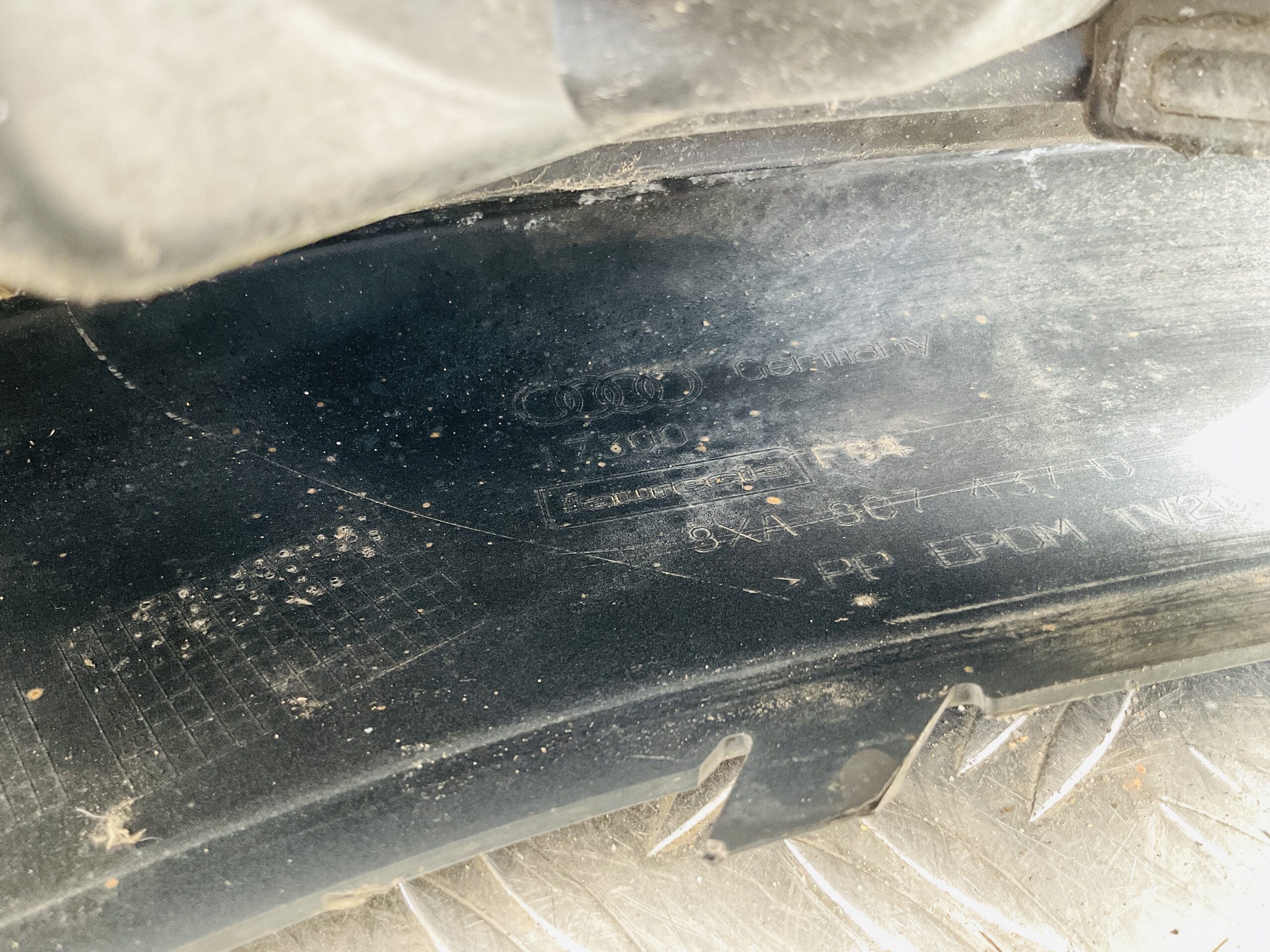 Bumper Audi A1 8xA Facelift Sline S-line 15-19 kls 8XA807437D Voorbumper 1-H7-14022z