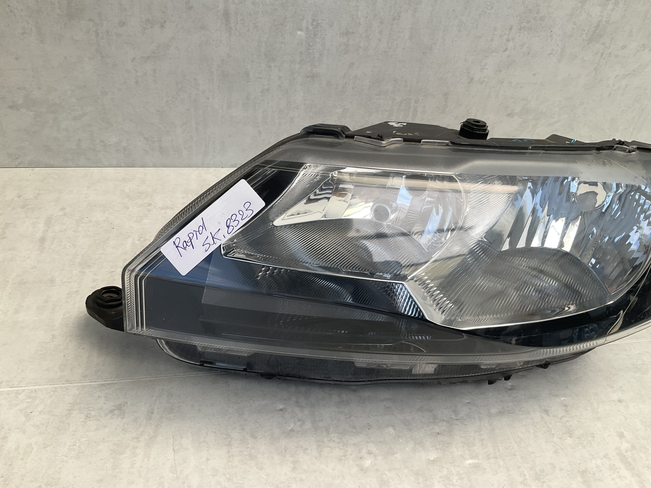 KOPLAMP SKODA RAPID 5J 5JB941015 LINS SK-8323