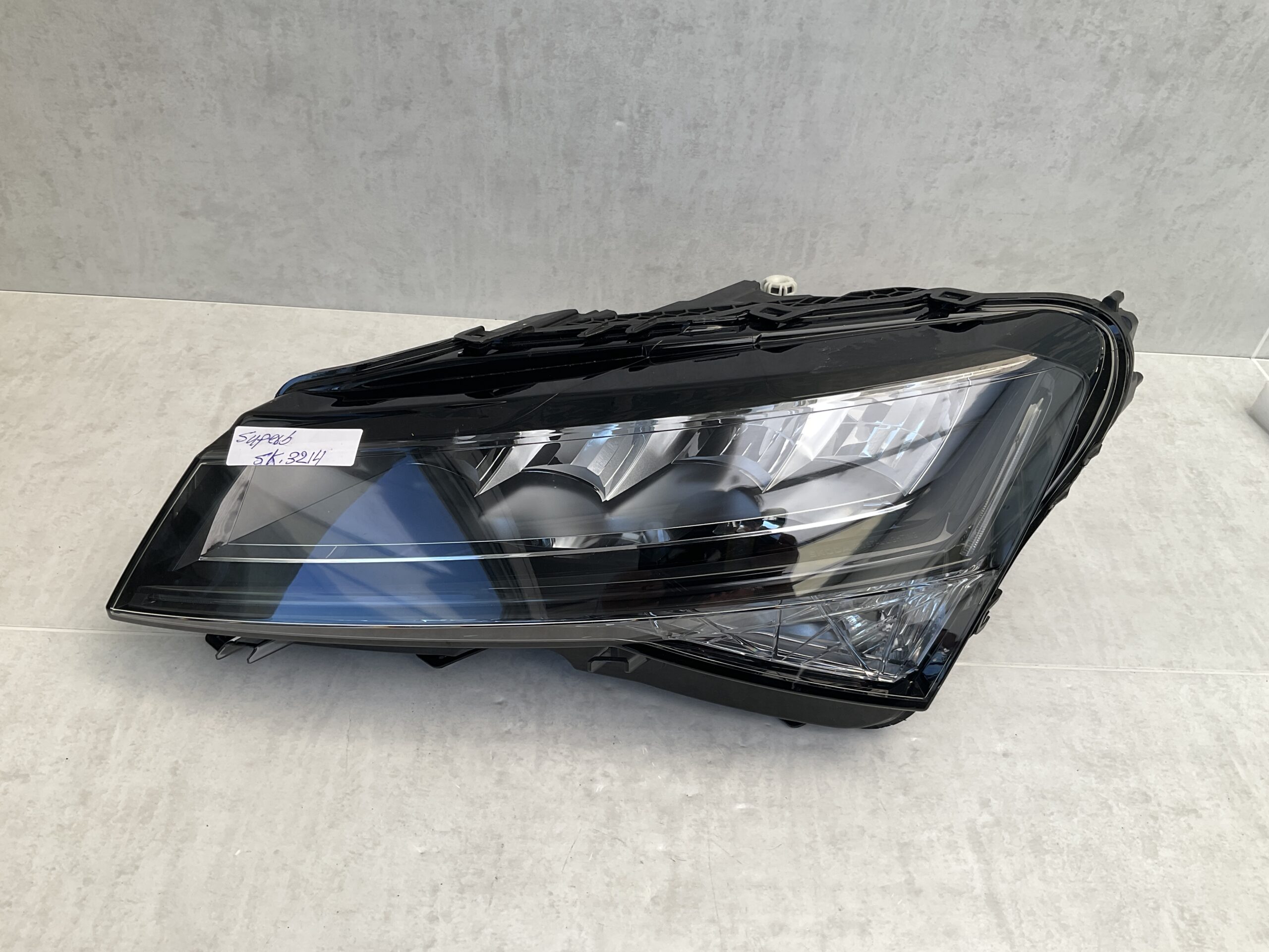 KOPLAMP SKODA SUPERB 3 CRYSTAL LIGHTING LINKS SK-3214