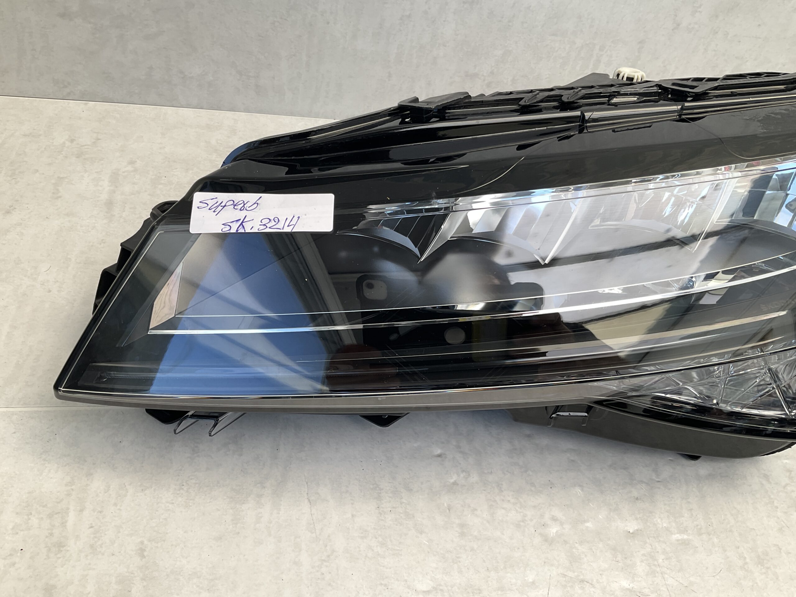 KOPLAMP SKODA SUPERB 3 CRYSTAL LIGHTING LINKS SK-3214