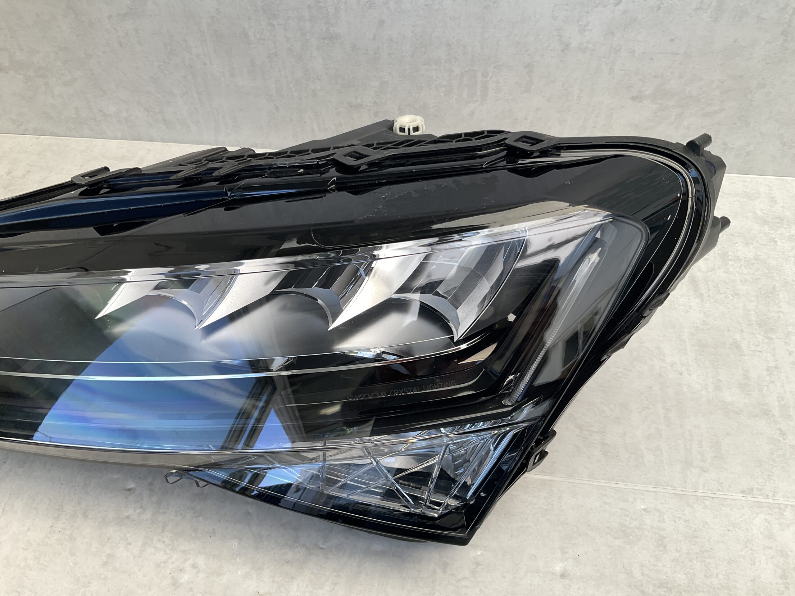 KOPLAMP SKODA SUPERB 3 CRYSTAL LIGHTING LINKS SK-3214