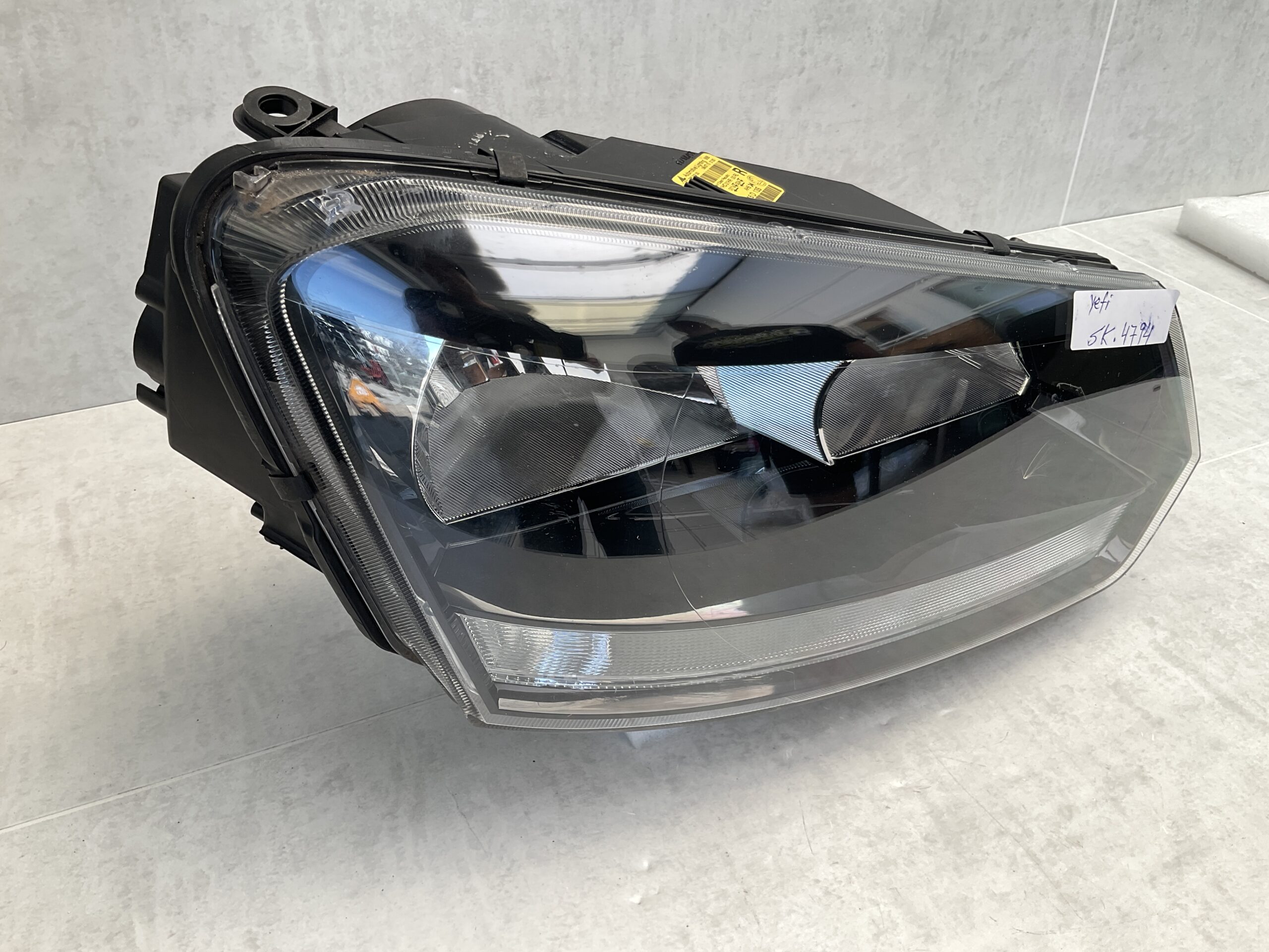 KOPLAMP SKODA YETI 5L H7 HALOGEEN 5L1941016D RECHTS SK-4794