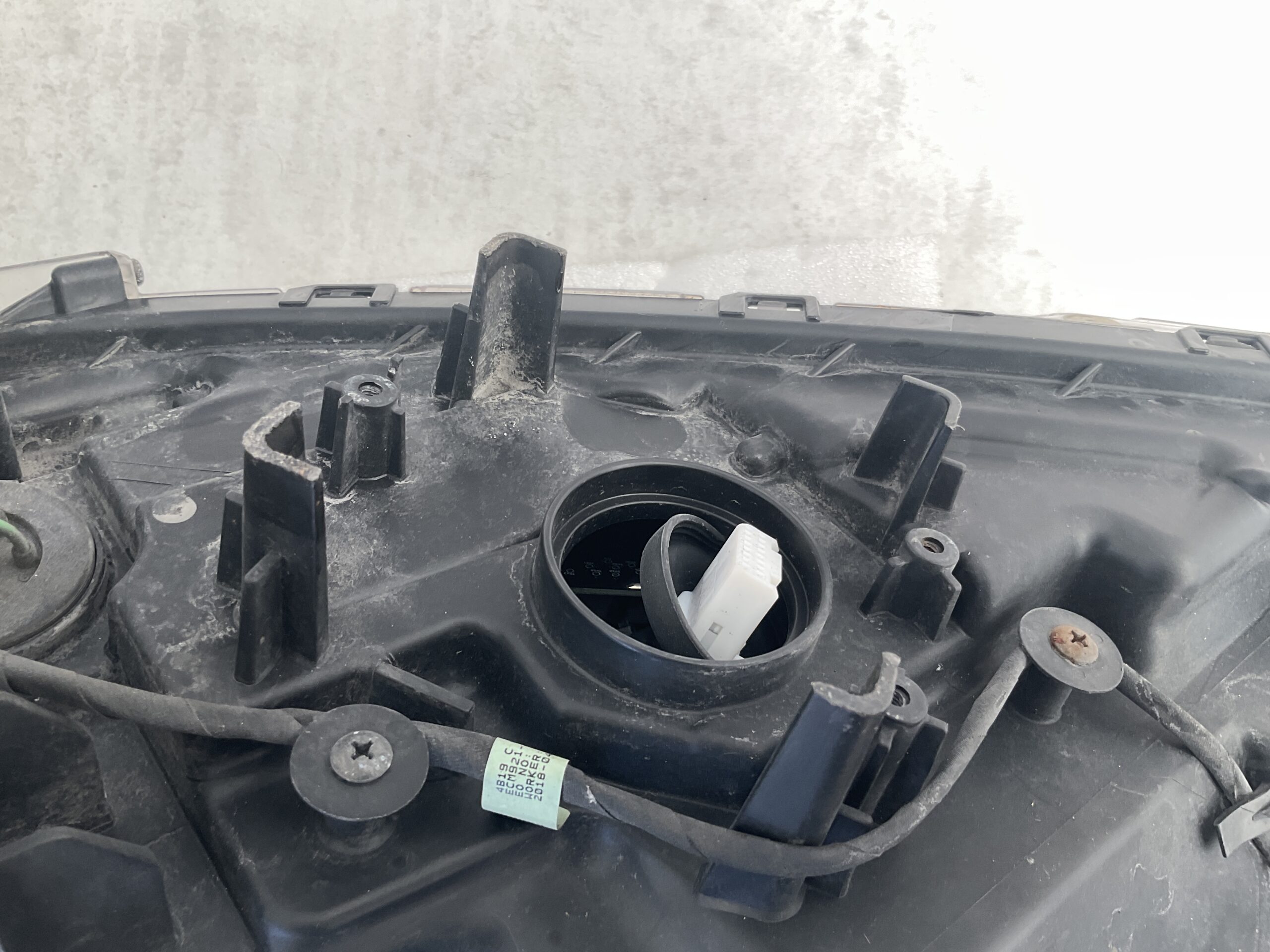 KOPLAMP MITSUBISHI OUTLANDER 4BX19 8301D3-32 RECHTS MI-8265