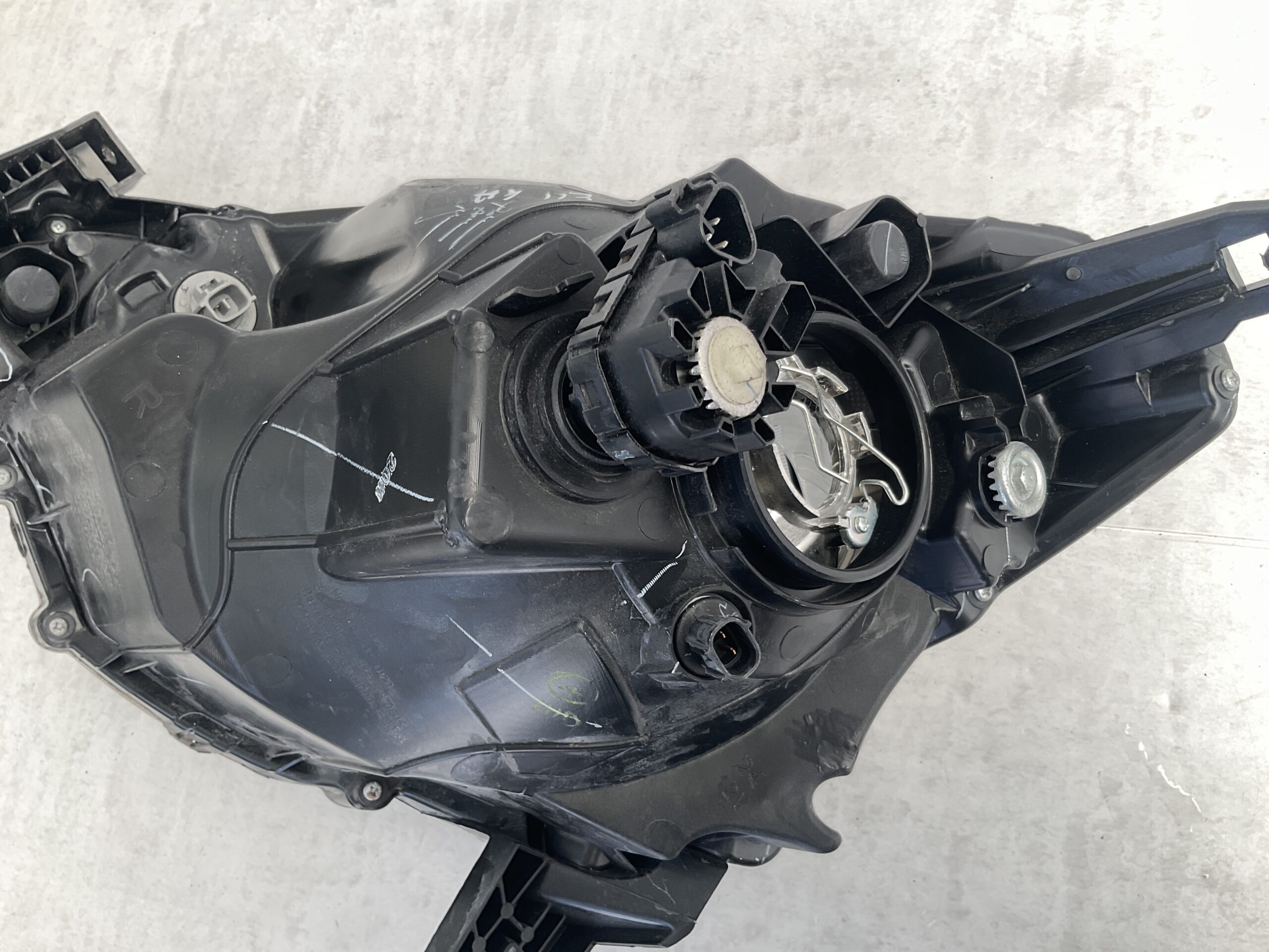 KOPLAMP MITSUBISHI COLT HALOGEEN RECHTS MI-8245