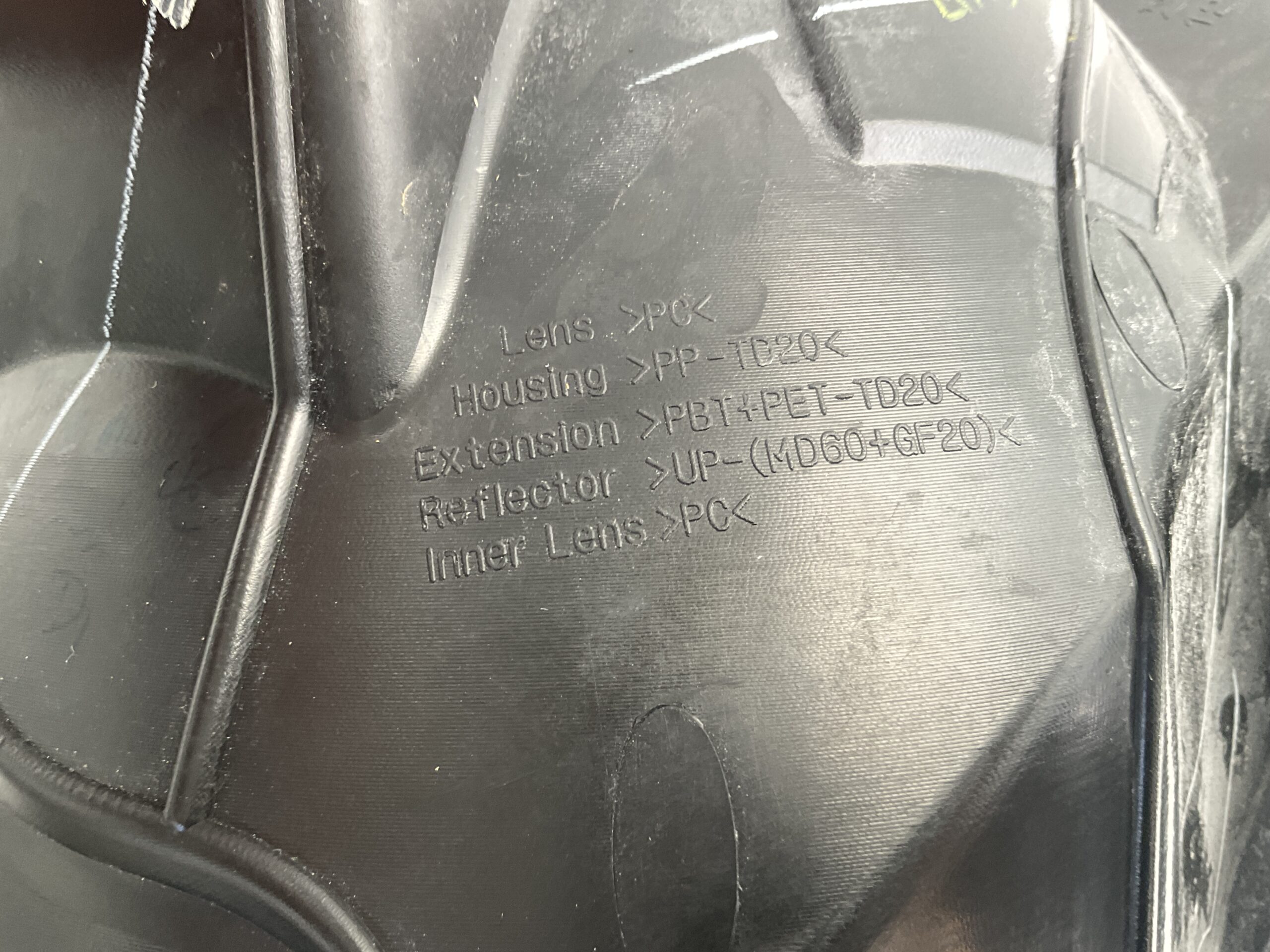 KOPLAMP MITSUBISHI COLT HALOGEEN RECHTS MI-8245