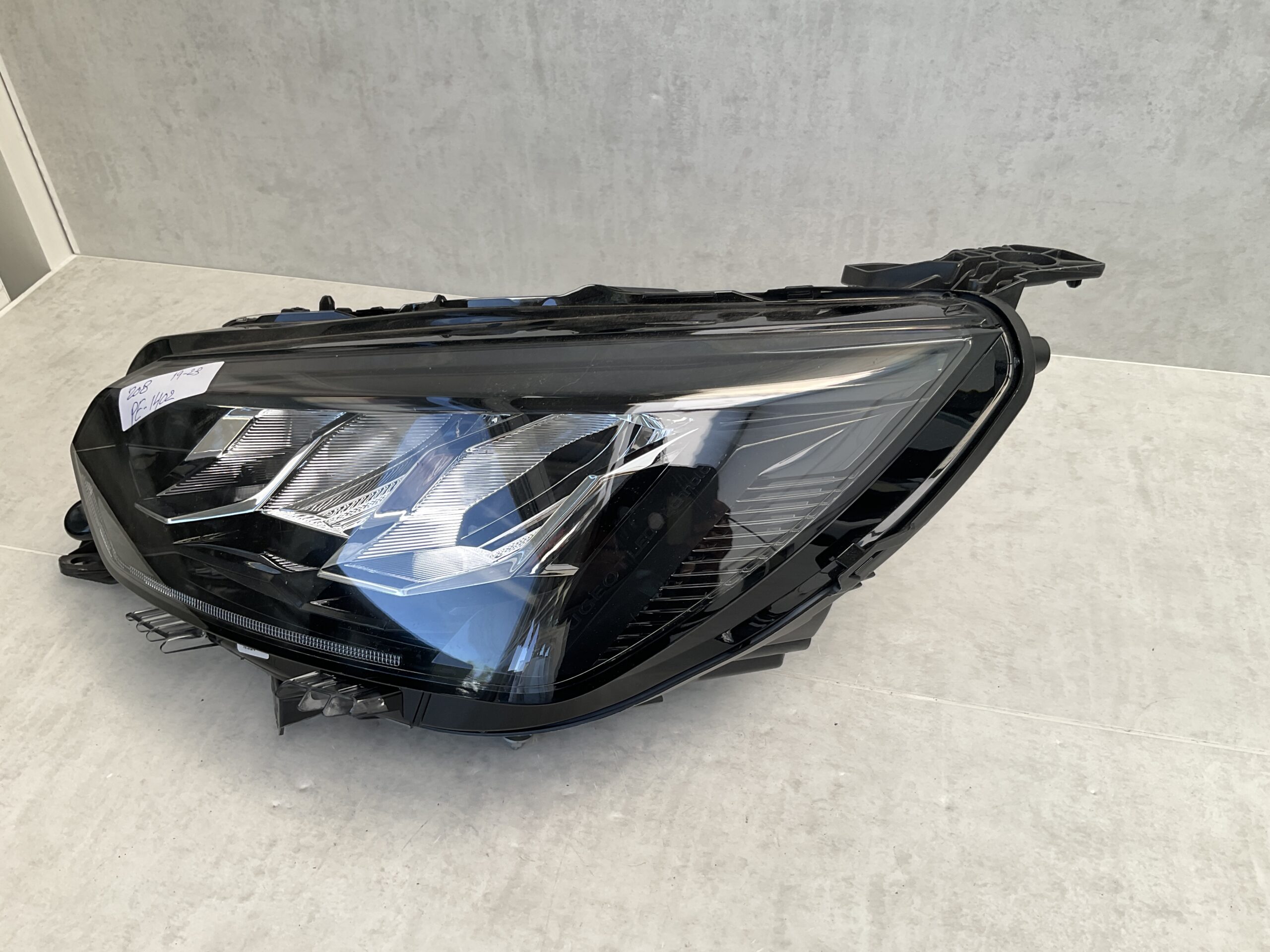 KOPLAMP PEUGEOT 208 2008 19-23 LED 90200117 450994 LINKS PE-1402