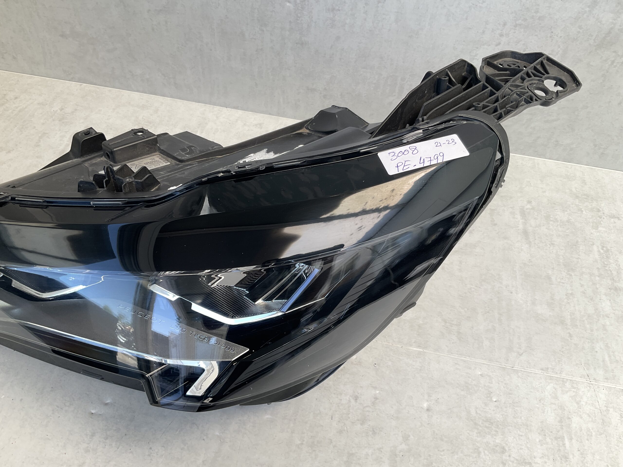 KOPLAMP PEUGEOT 3008 21-23 FULL LED TECHNOLOGY 89914773 LINKS PE-4799