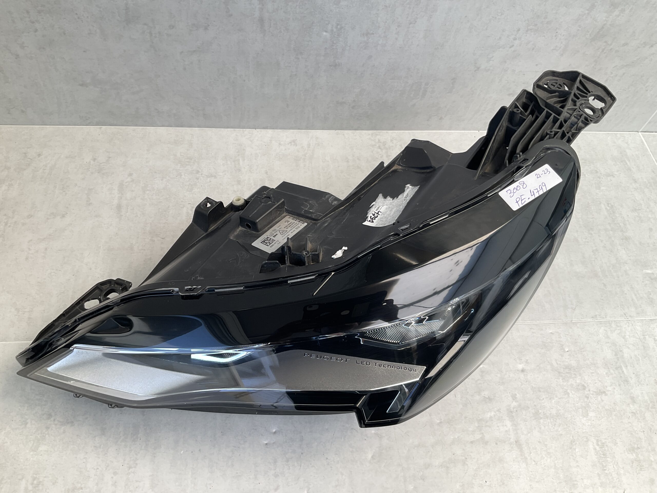 KOPLAMP PEUGEOT 3008 21-23 FULL LED TECHNOLOGY 89914773 LINKS PE-4799