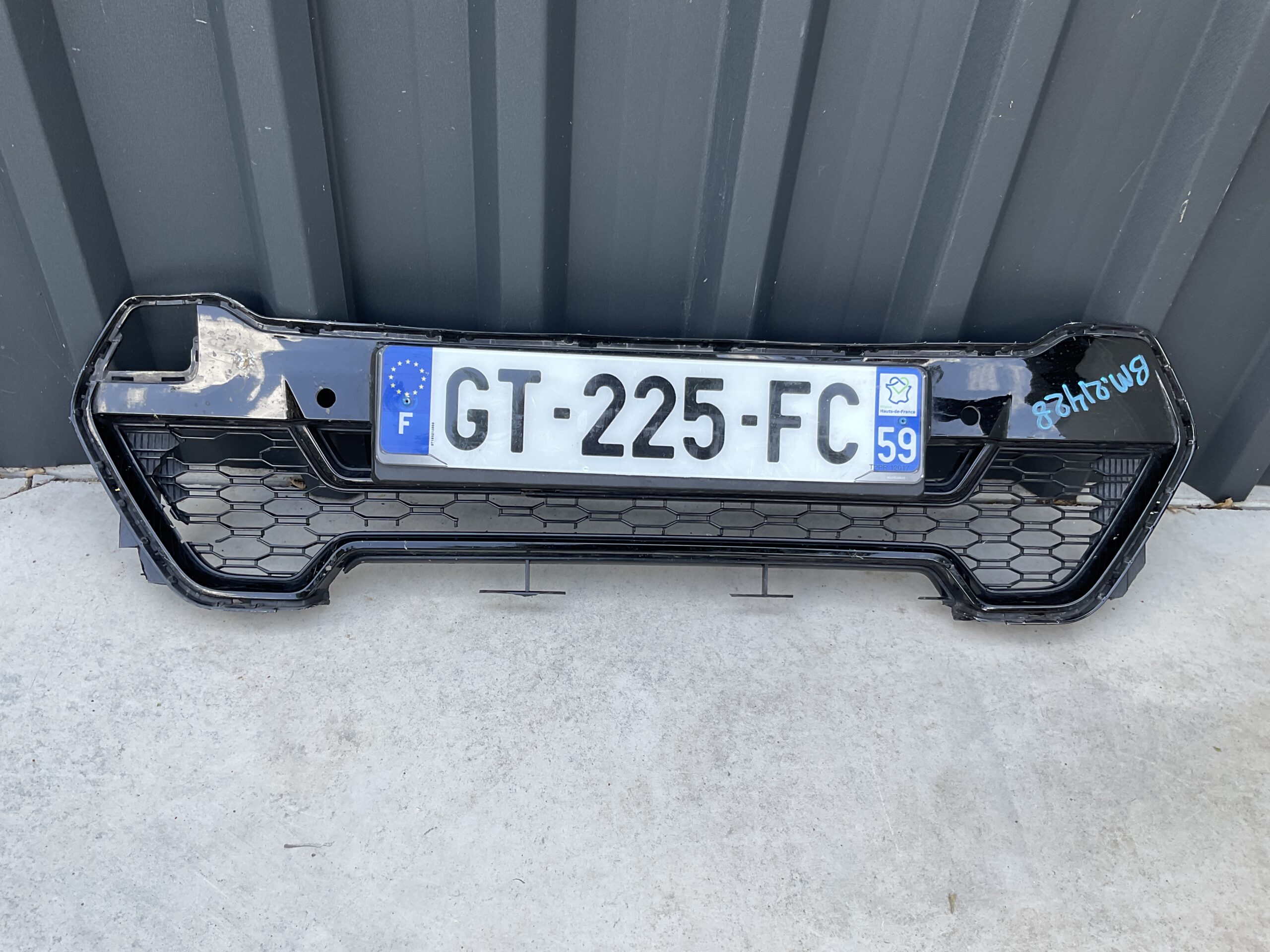 Bumper Grill BMW X1 U11 2022 51119881918 Voorbumper gril BM:21428