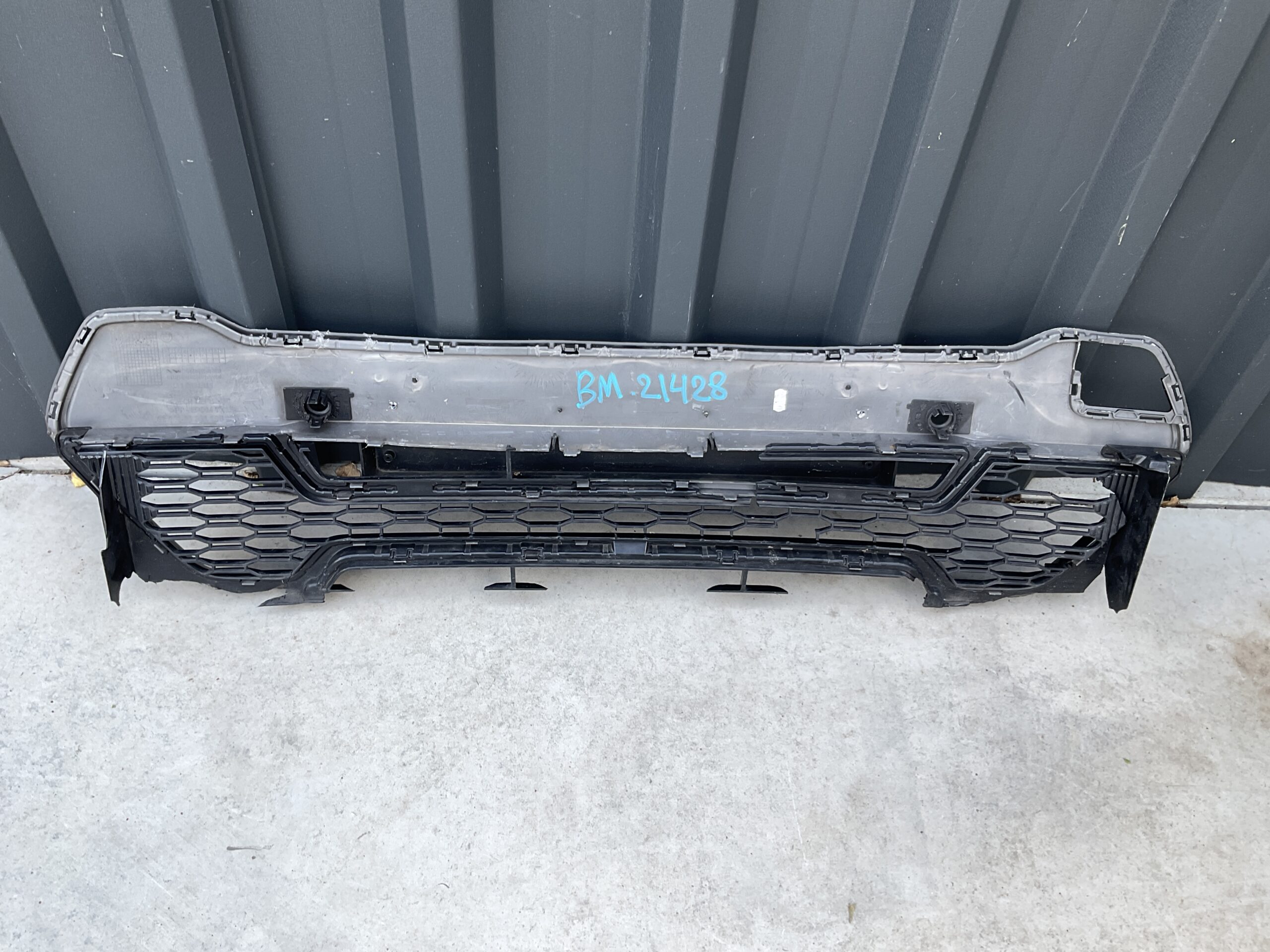 Bumper Grill BMW X1 U11 2022 51119881918 Voorbumper gril BM:21428