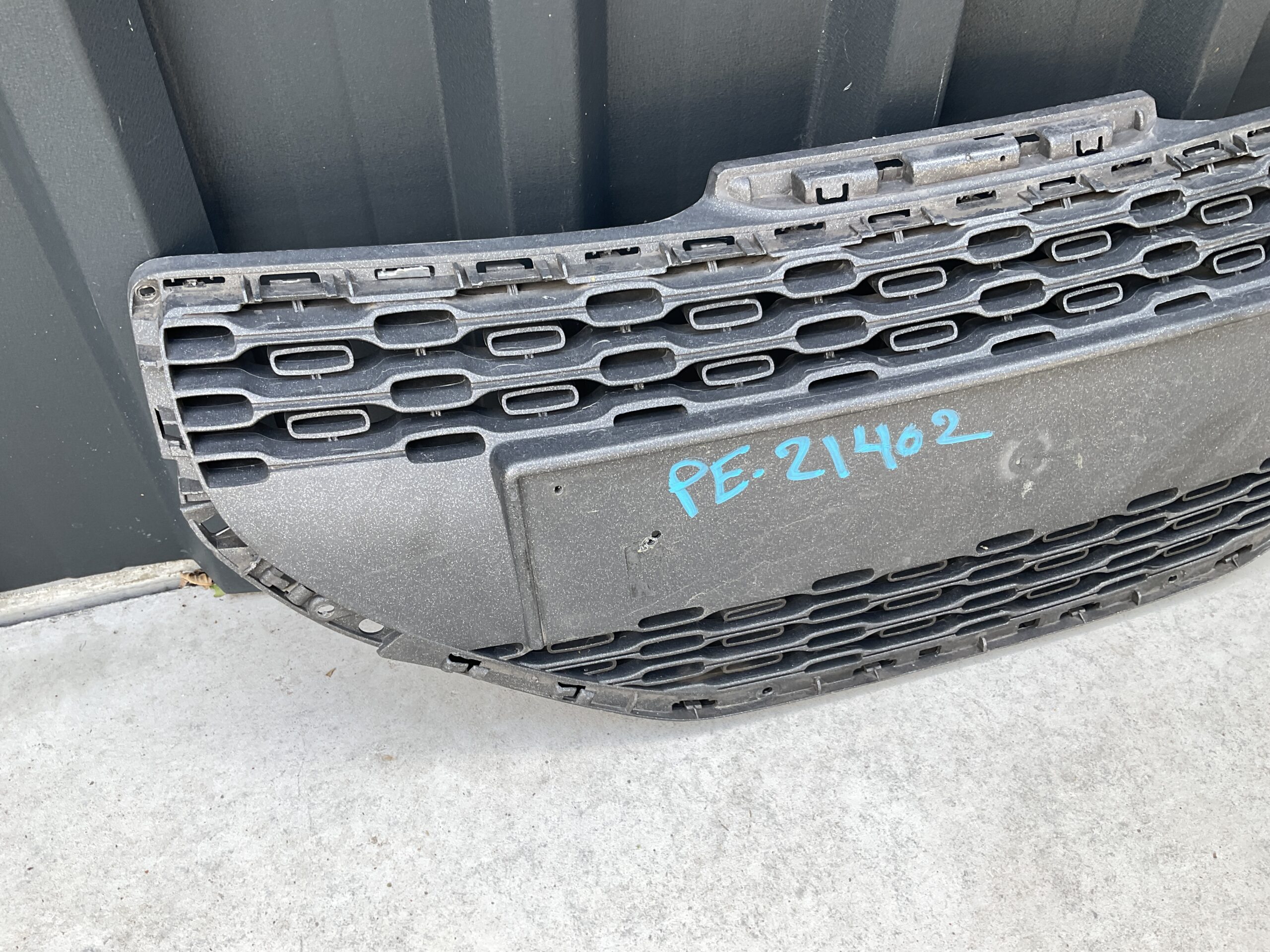 Bumper Grill Peugeot 208 9672794377 voorbumper Rooster PE:21402