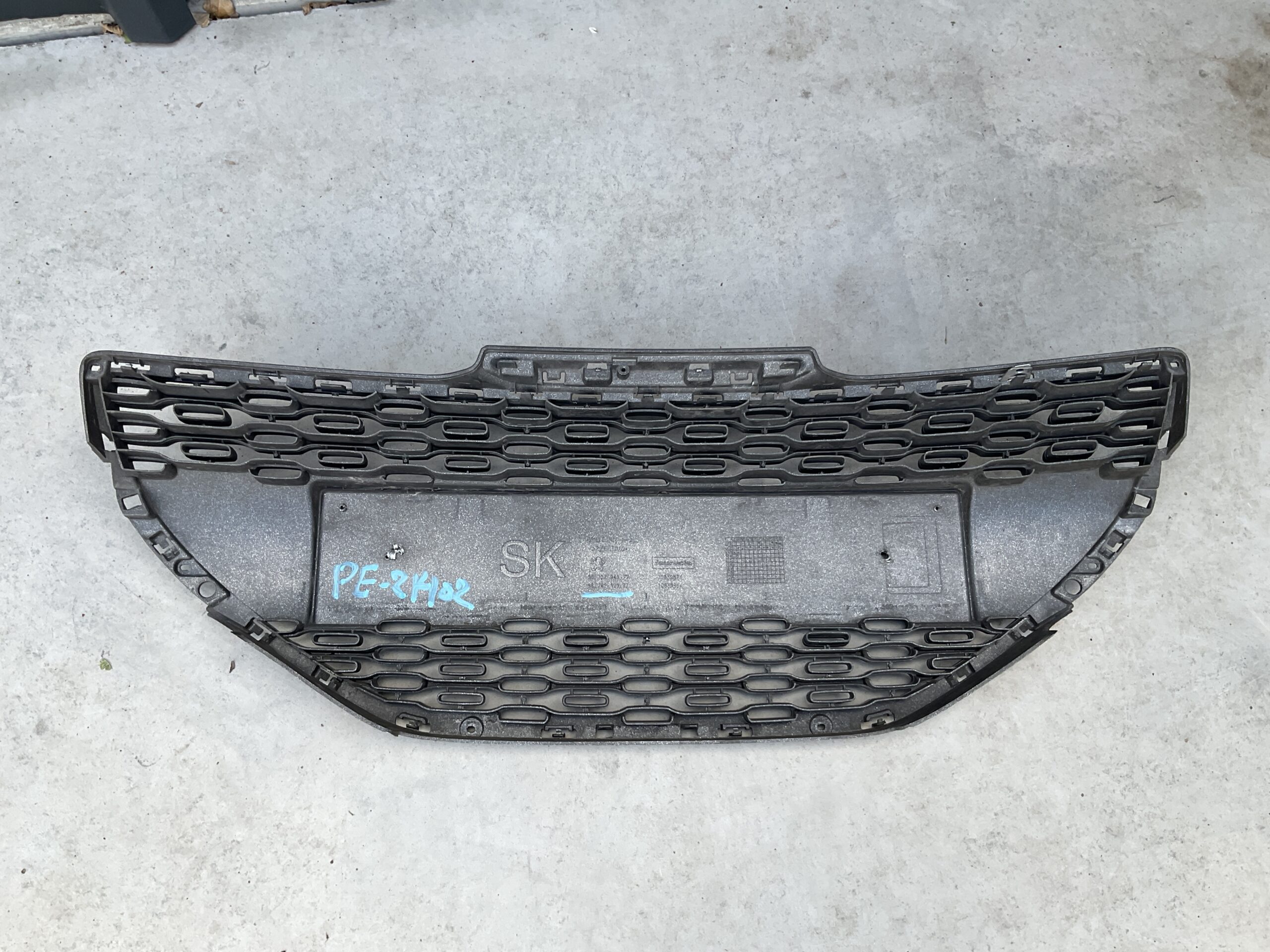 Bumper Grill Peugeot 208 9672794377 voorbumper Rooster PE:21402