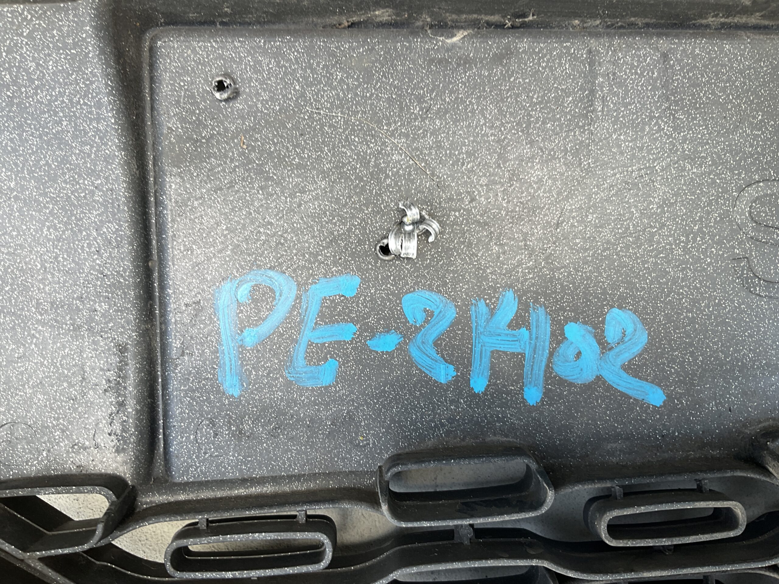 Bumper Grill Peugeot 208 9672794377 voorbumper Rooster PE:21402