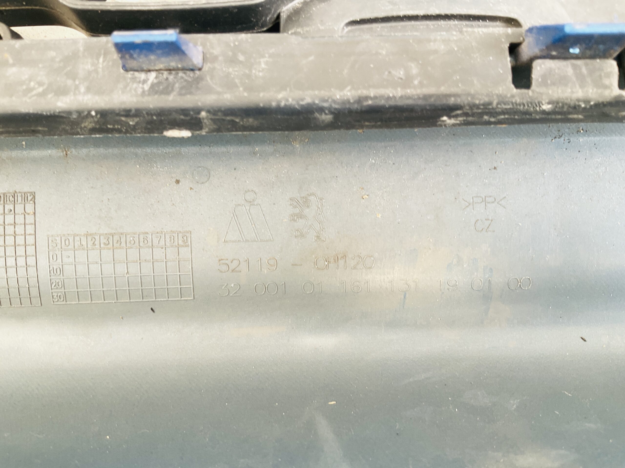 Bumper Peugeot 107 Facelift 11-14 52119-0H120 Voorbumper 2-J1-14255z