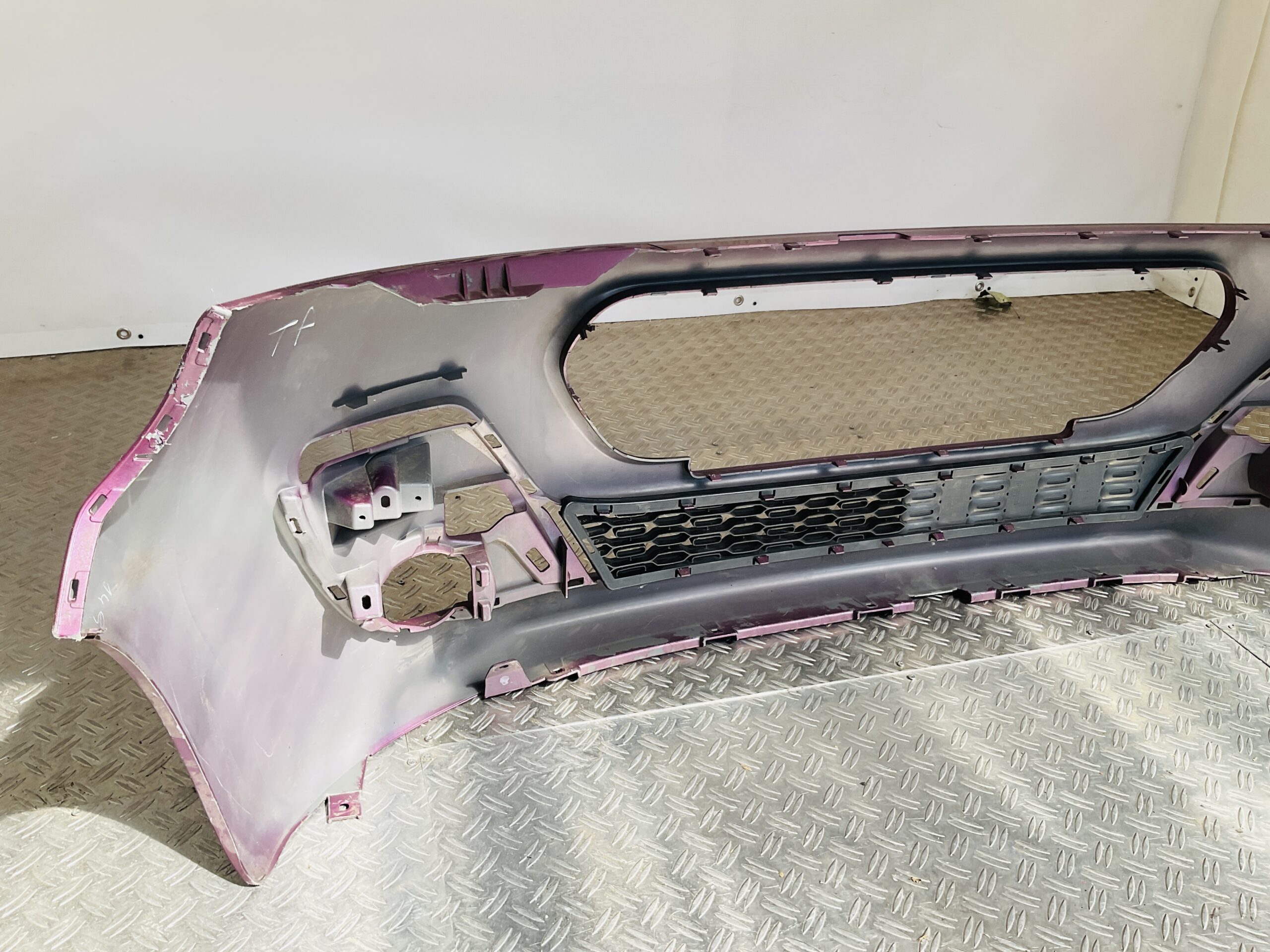 Bumper Peugeot 107 Facelift 11-14 52119-0H120 Voorbumper 2-J1-14261z