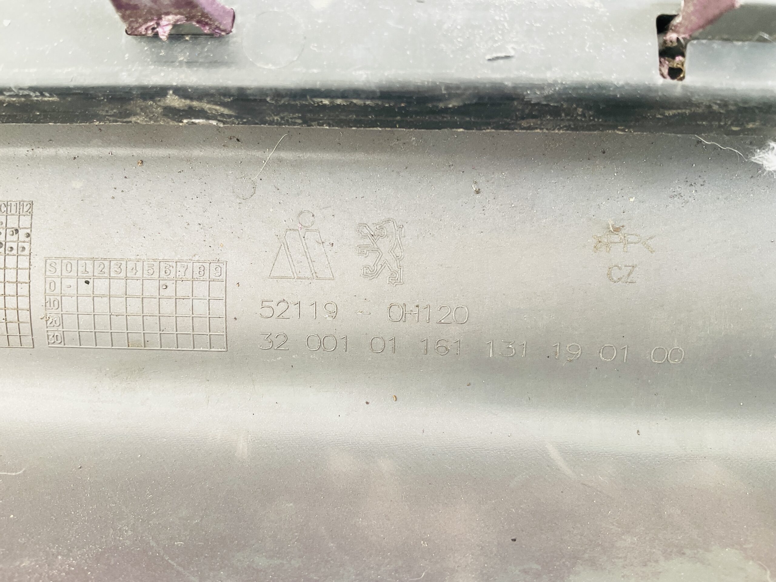 Bumper Peugeot 107 Facelift 11-14 52119-0H120 Voorbumper 2-J1-14261z