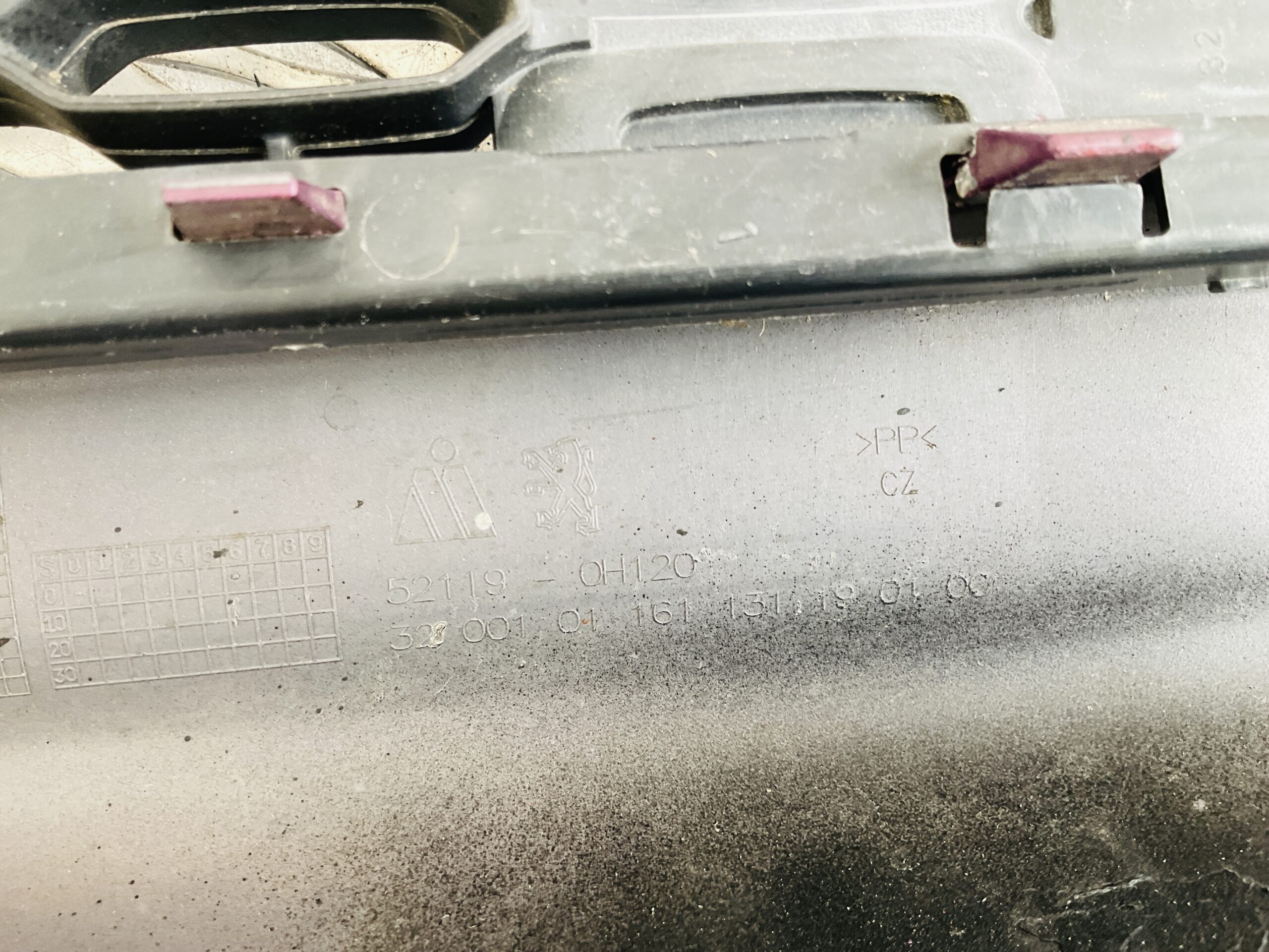 Bumper Peugeot 107 Facelift 11-14 52119-0H120 Voorbumper 2-J1-14321z