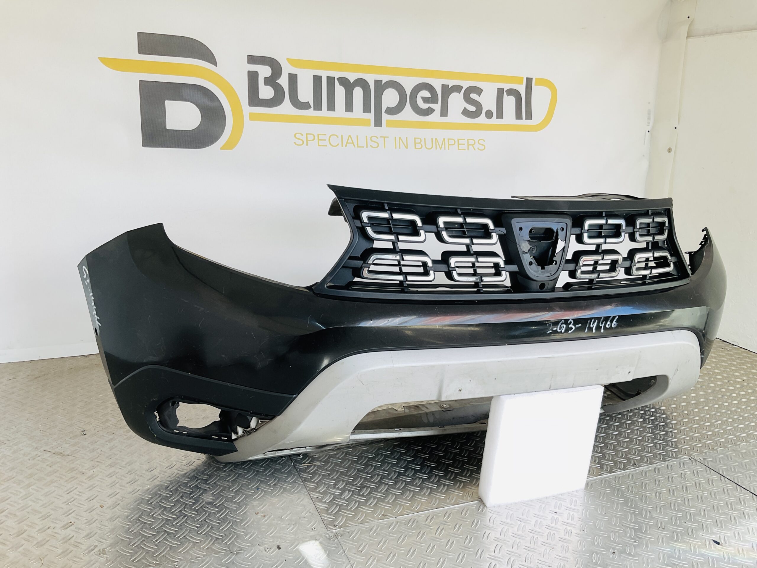 Bumper Dacia Duster 2 Facelift 2017-2021 620221776R Voorbumper 1-G3-14466z