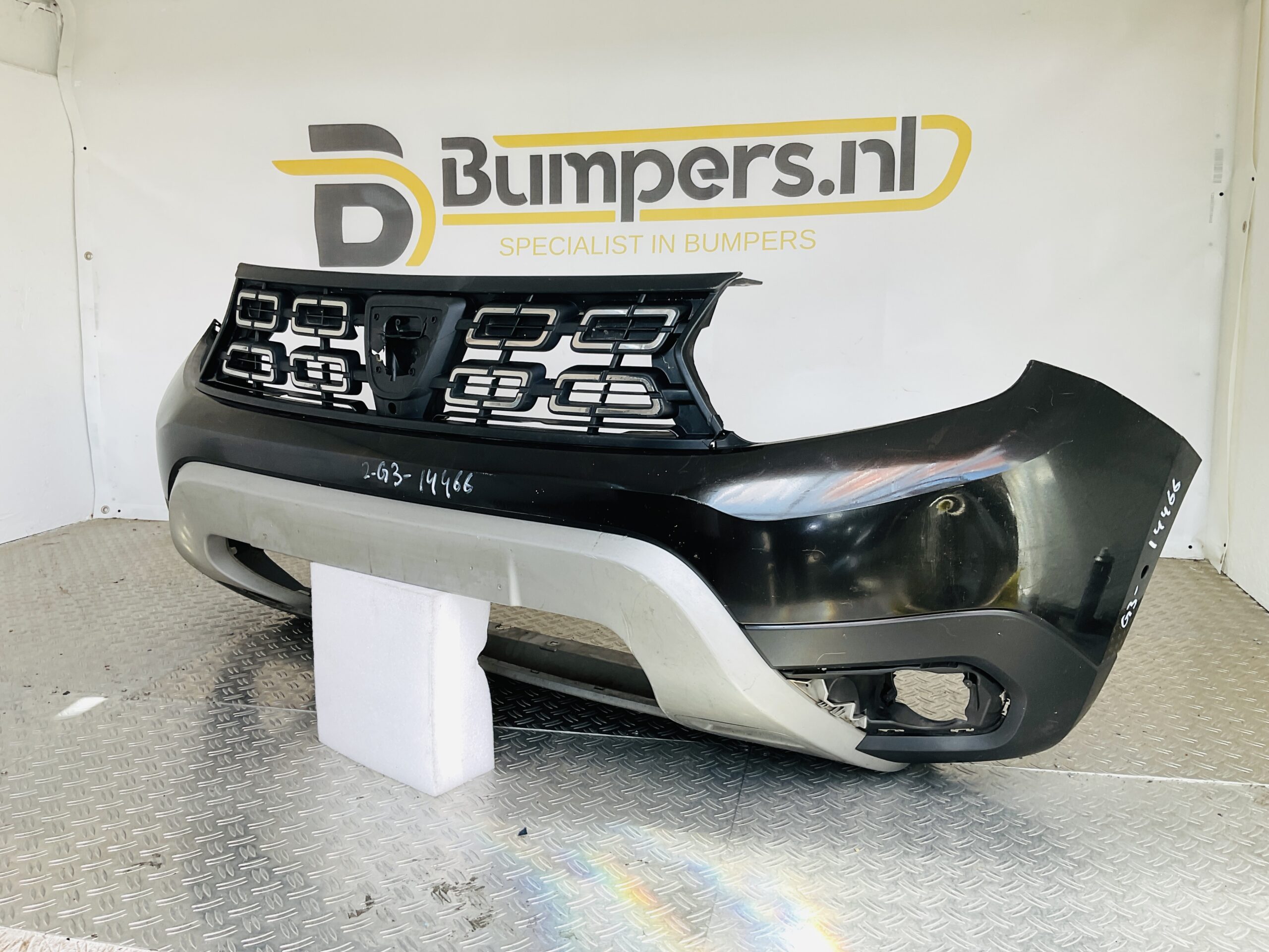 Bumper Dacia Duster 2 Facelift 2017-2021 620221776R Voorbumper 1-G3-14466z