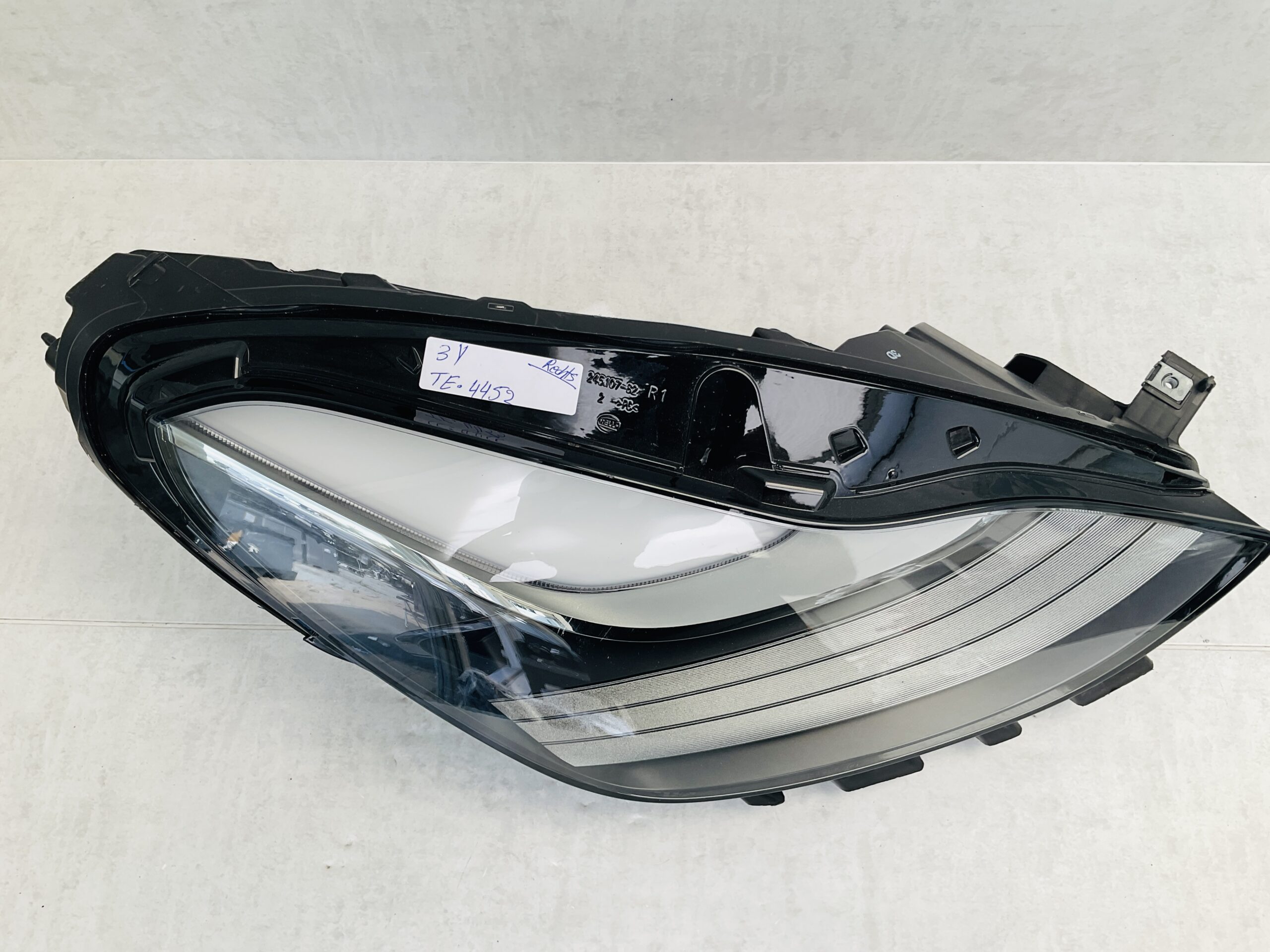 KOPLAMP TESLA MODEL 3Y 3 Y LED 1514953-00-C RECHTS TE-4452