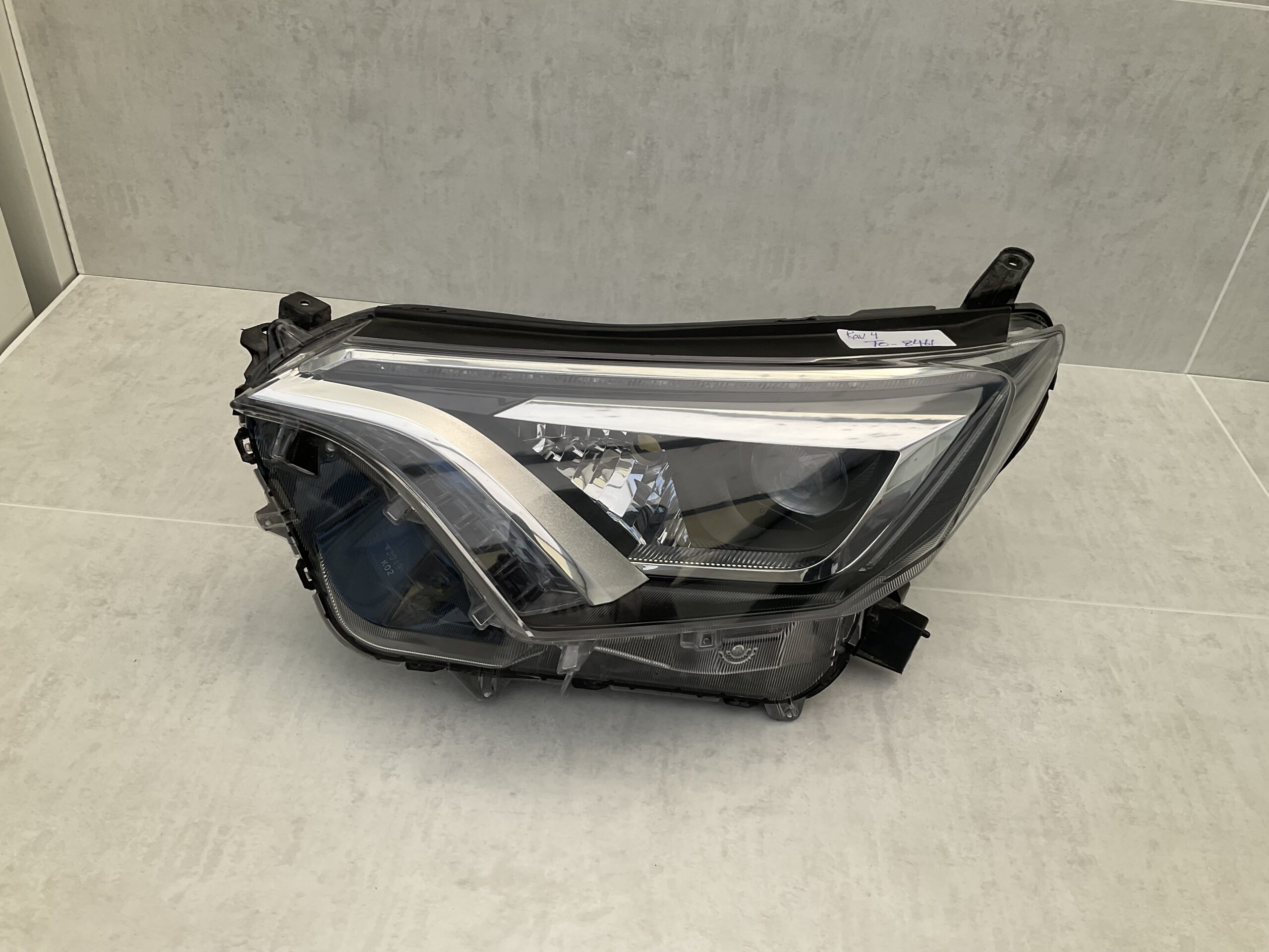 KOPLAMP TOYOTA RAV 4 RAV-4 XA40 XENON LED W3049 LINKS TO-8461