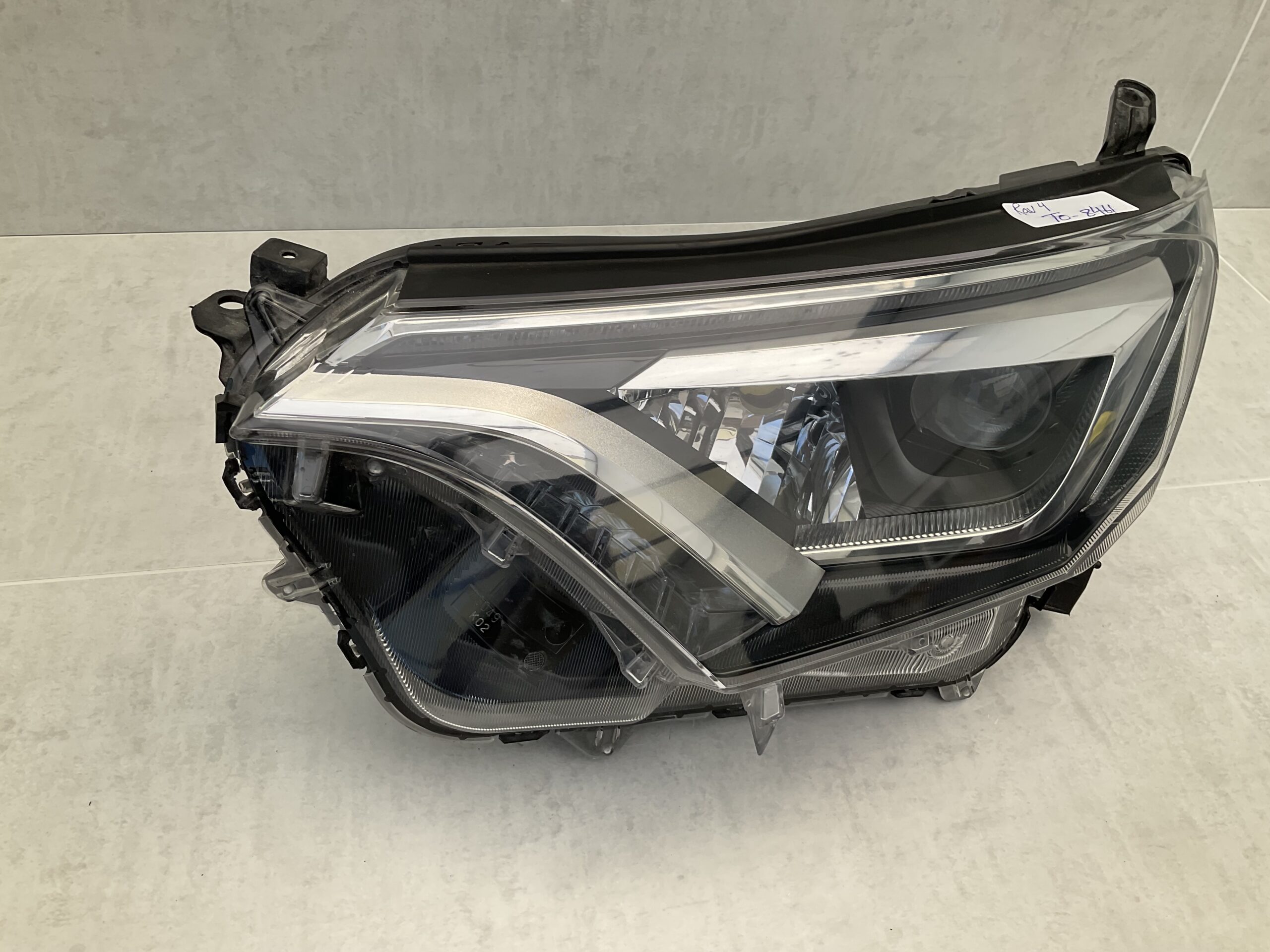 KOPLAMP TOYOTA RAV 4 RAV-4 XA40 XENON LED W3049 LINKS TO-8461