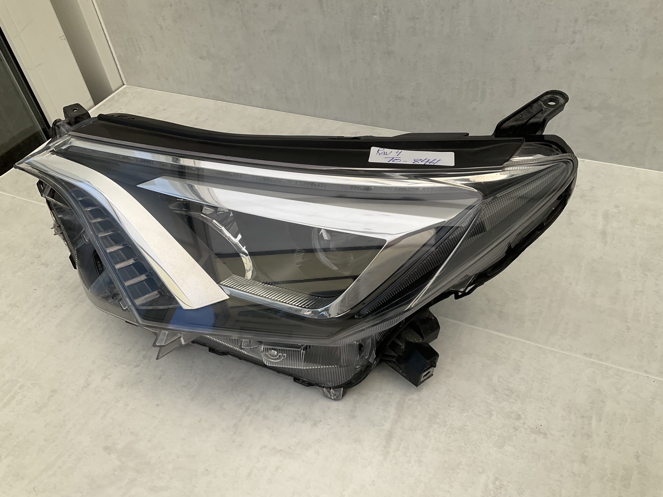 KOPLAMP TOYOTA RAV 4 RAV-4 XA40 XENON LED W3049 LINKS TO-8461