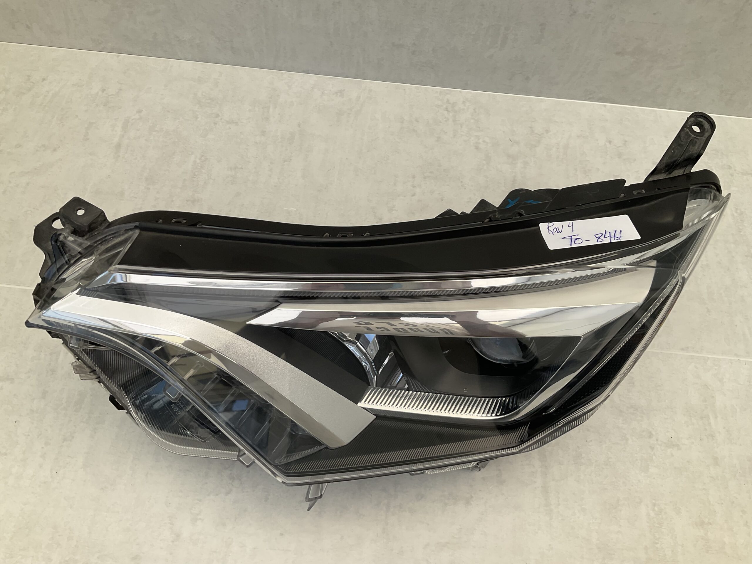 KOPLAMP TOYOTA RAV 4 RAV-4 XA40 XENON LED W3049 LINKS TO-8461