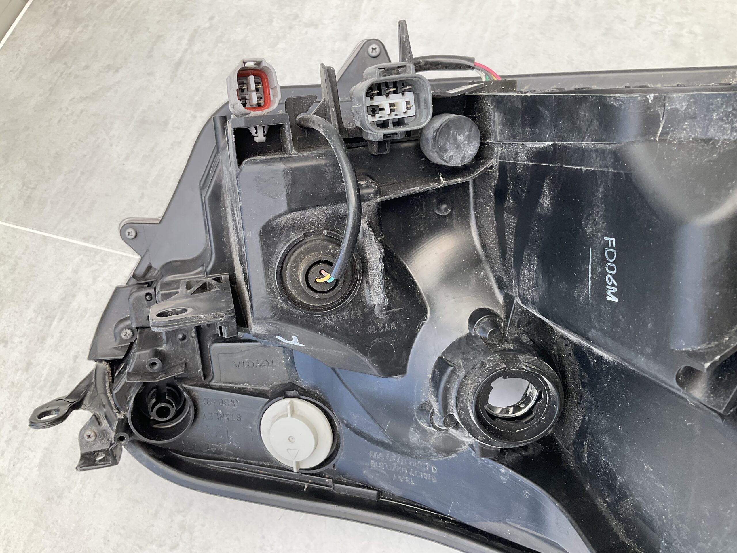 KOPLAMP TOYOTA RAV 4 RAV-4 XA40 XENON LED W3049 LINKS TO-8461