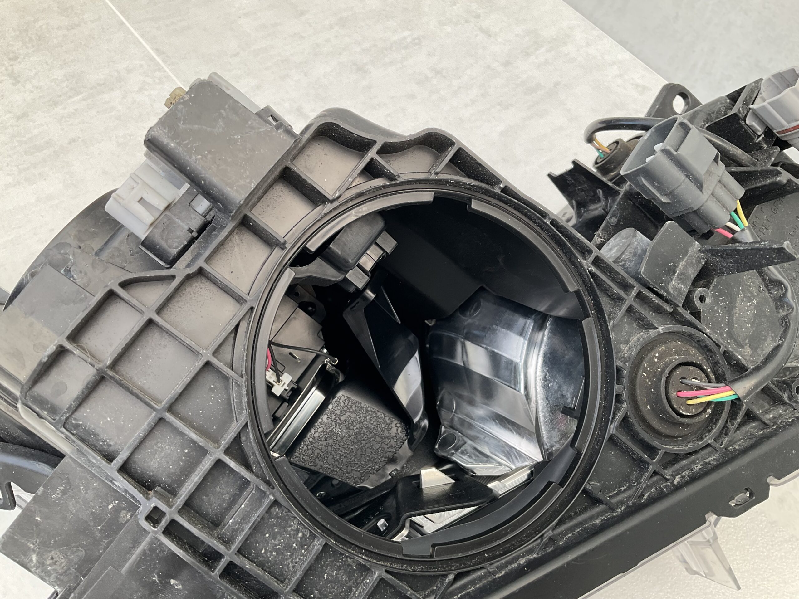 KOPLAMP TOYOTA RAV 4 RAV-4 XA40 XENON LED W3049 LINKS TO-8461