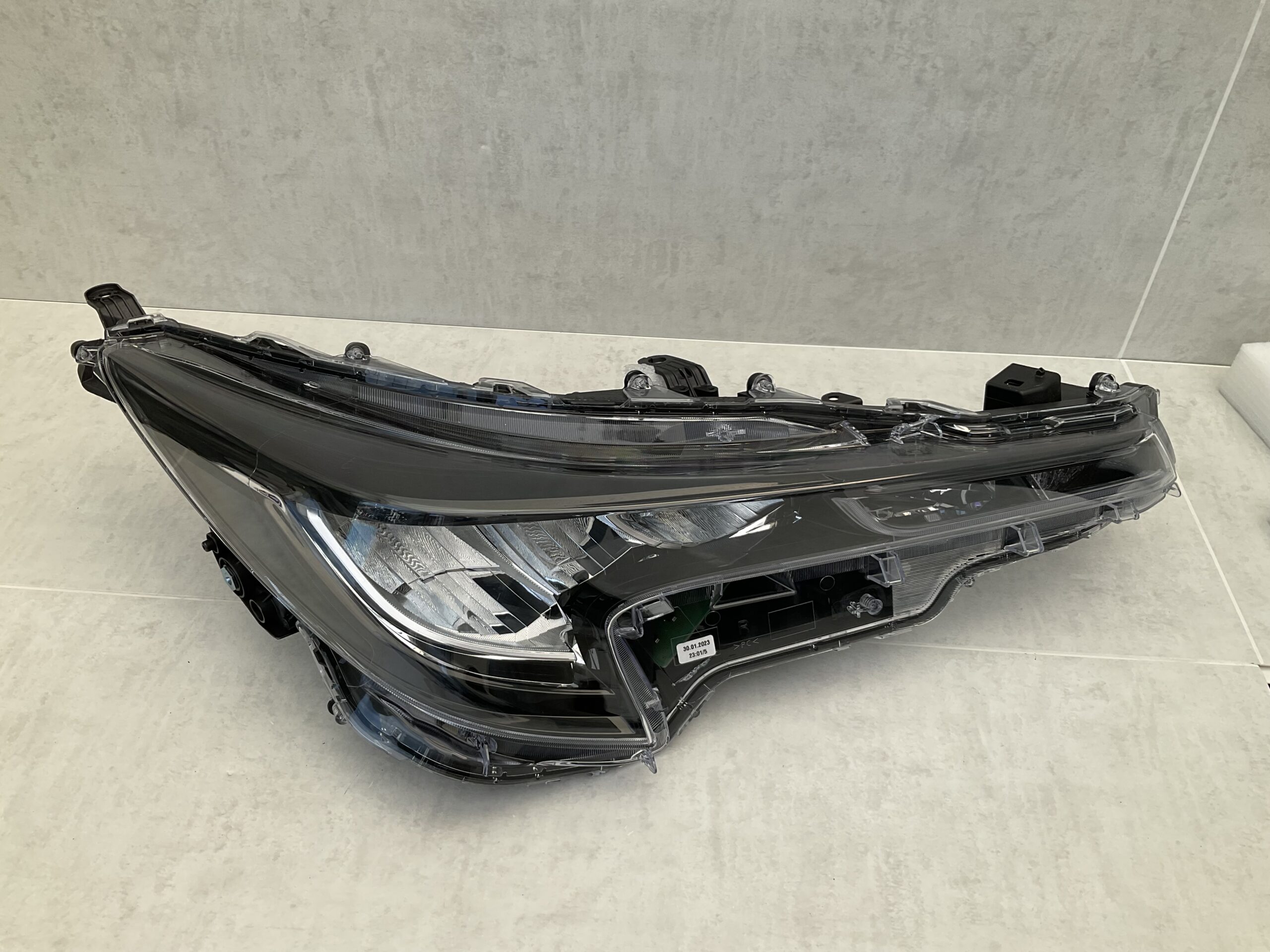 KOPLAMP TOYOTA COROLLA E21 L90119224 RECHTS TO-4827