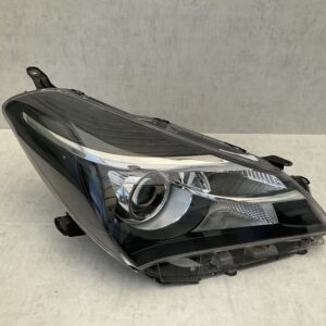 KOPLAMP TOYOTA YARIS 3 FACELIFT HALOGEEN ORIGINEEL RECHTS TO-3851