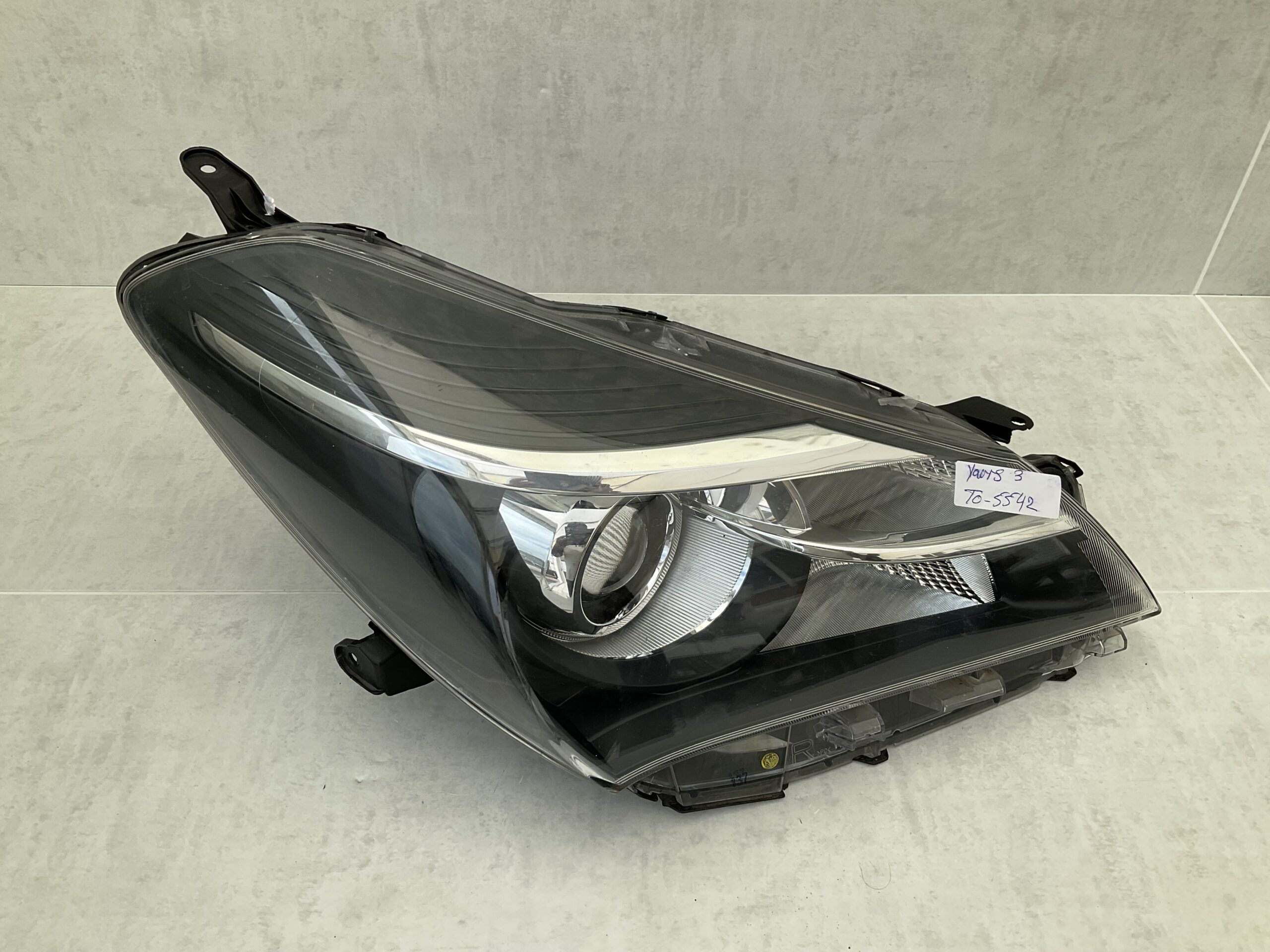 KOPLAMP TOYOTA YARIS 3 FACELIFT 14-17 HALOGEEN Rechts TO-5542