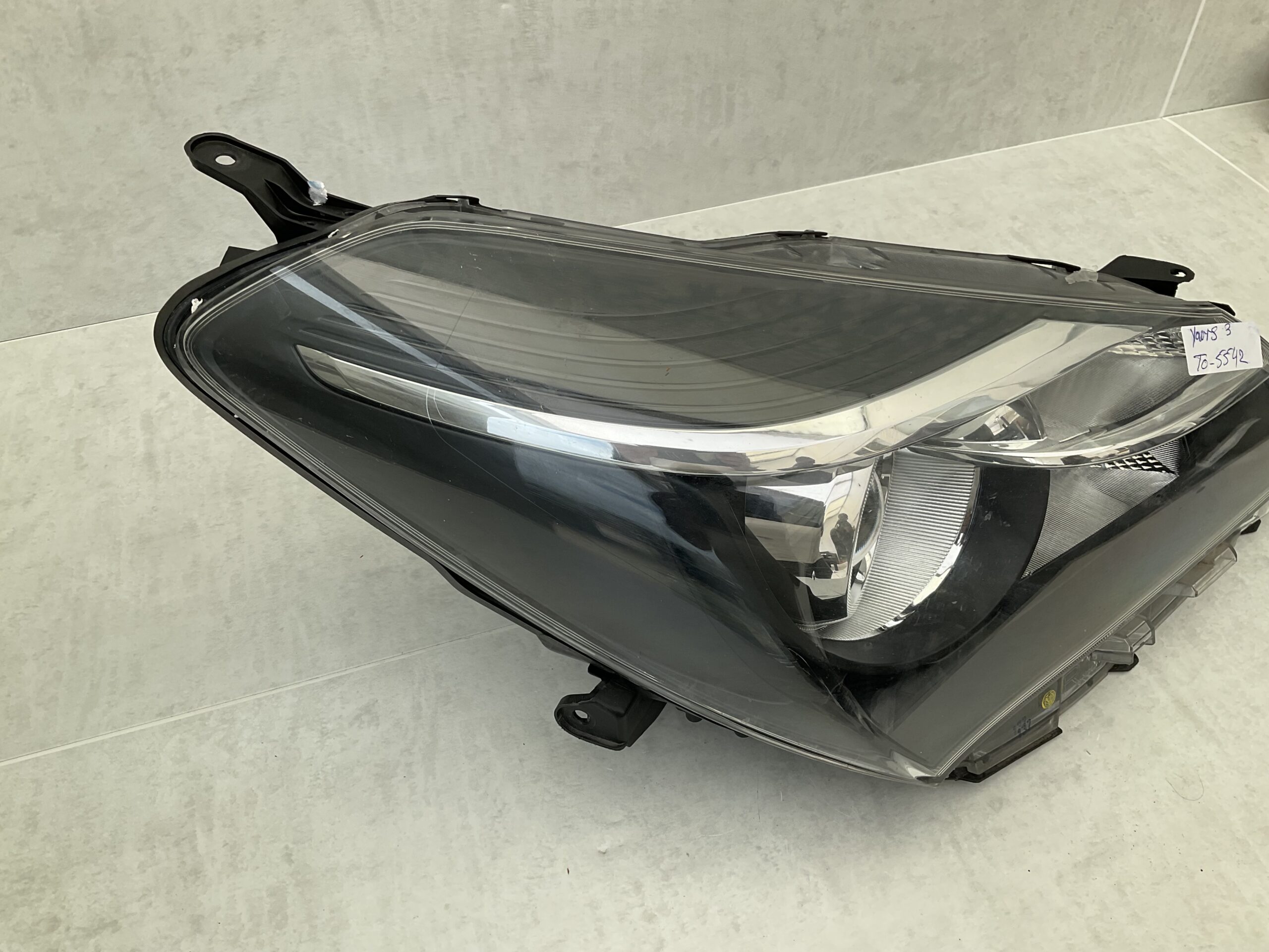 KOPLAMP TOYOTA YARIS 3 FACELIFT 14-17 HALOGEEN Rechts TO-5542