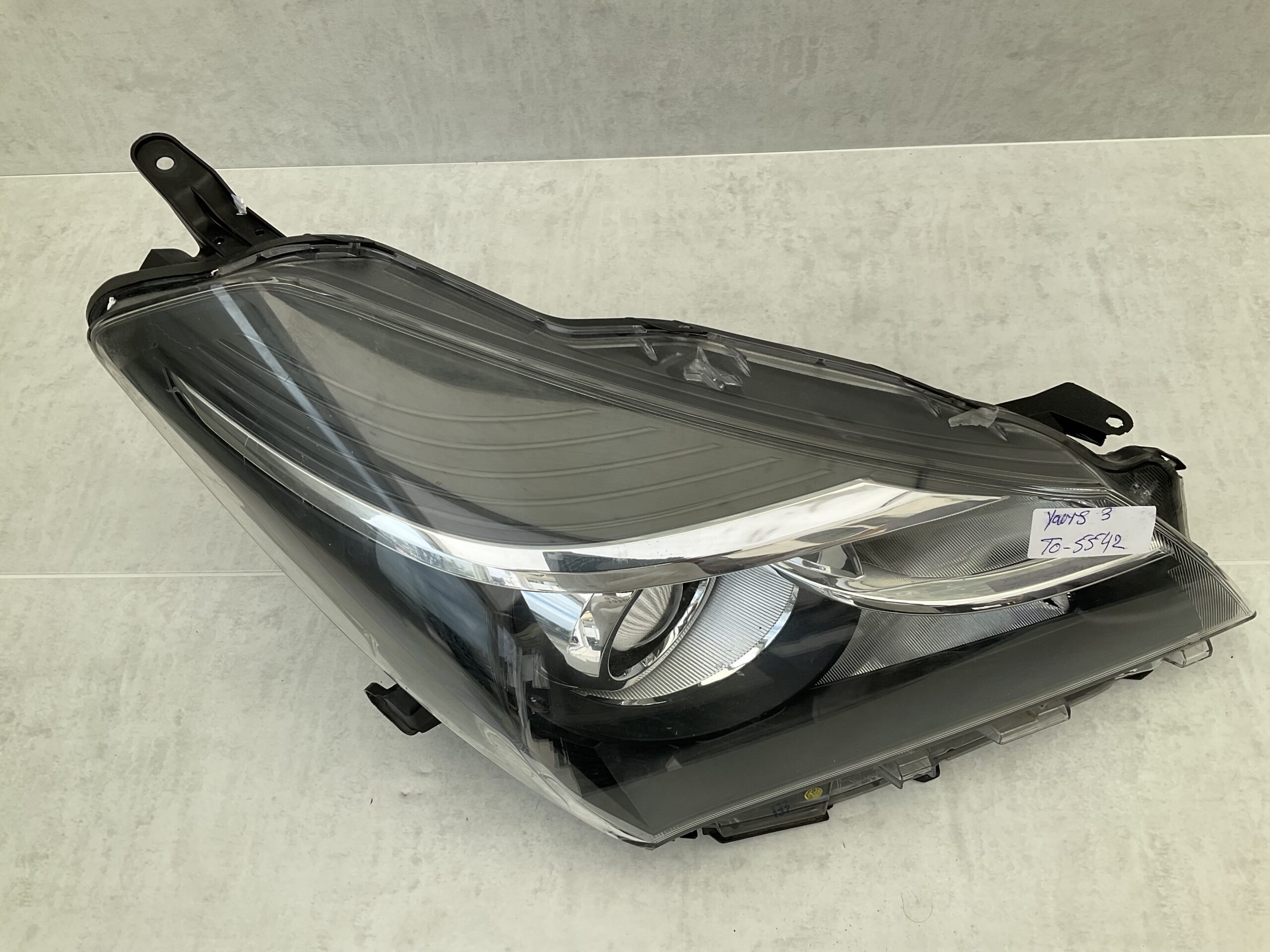 KOPLAMP TOYOTA YARIS 3 FACELIFT 14-17 HALOGEEN Rechts TO-5542