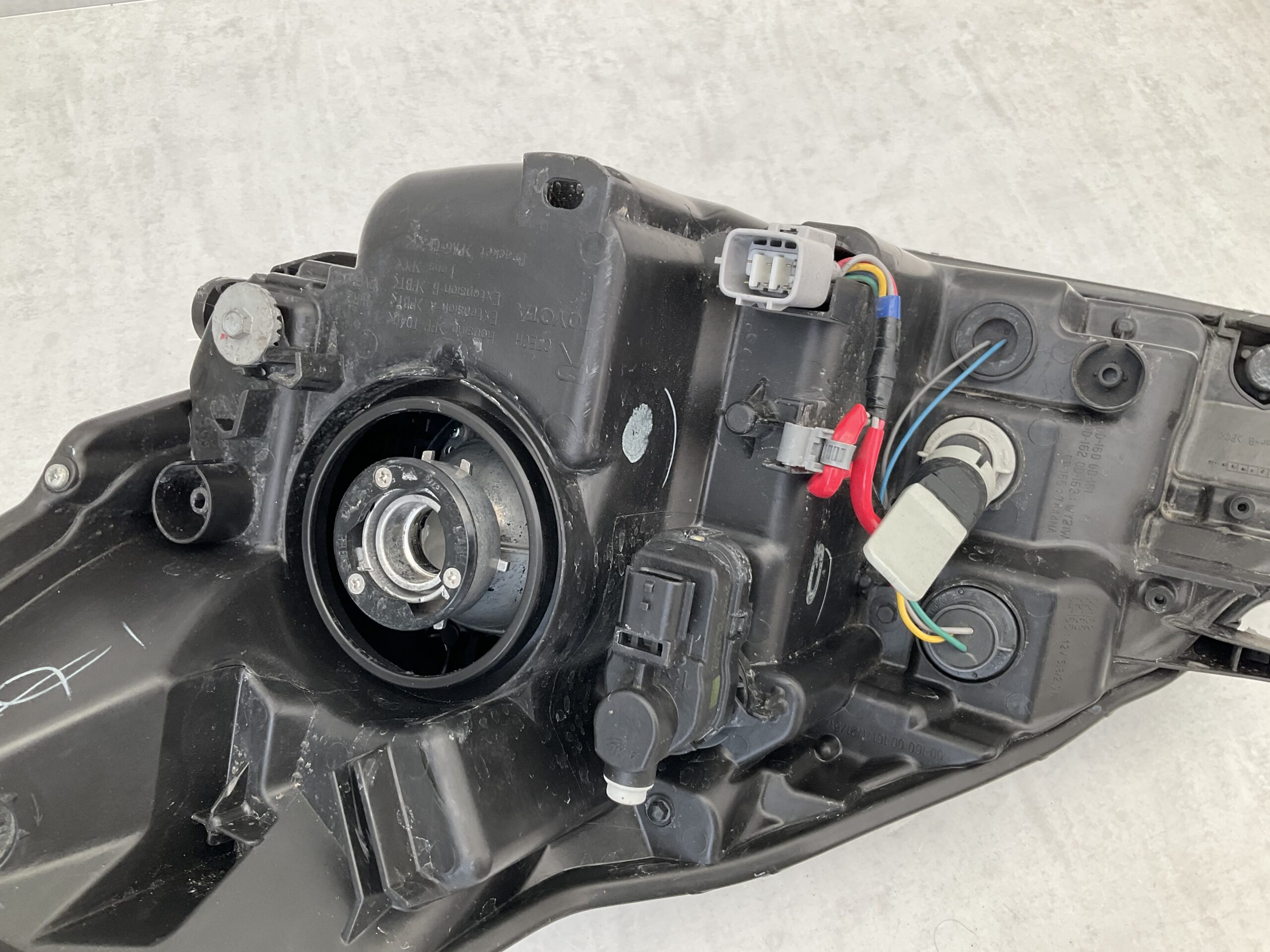 KOPLAMP TOYOTA YARIS 3 FACELIFT 14-17 HALOGEEN Rechts TO-5542