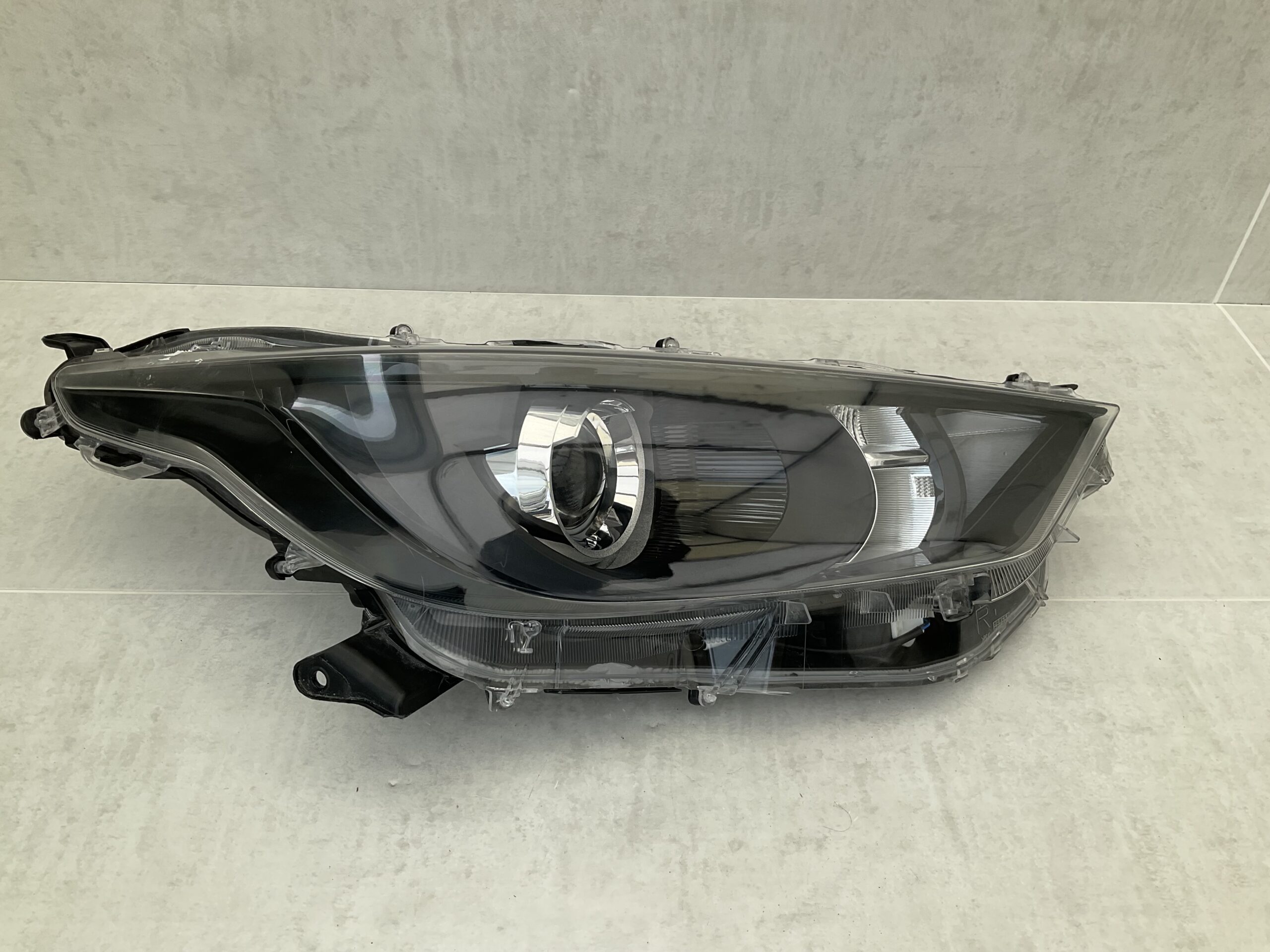 KOPLAMP TOYOTA YARIS K0-6EU LED ORIGINEEL RECHTS TO-8152