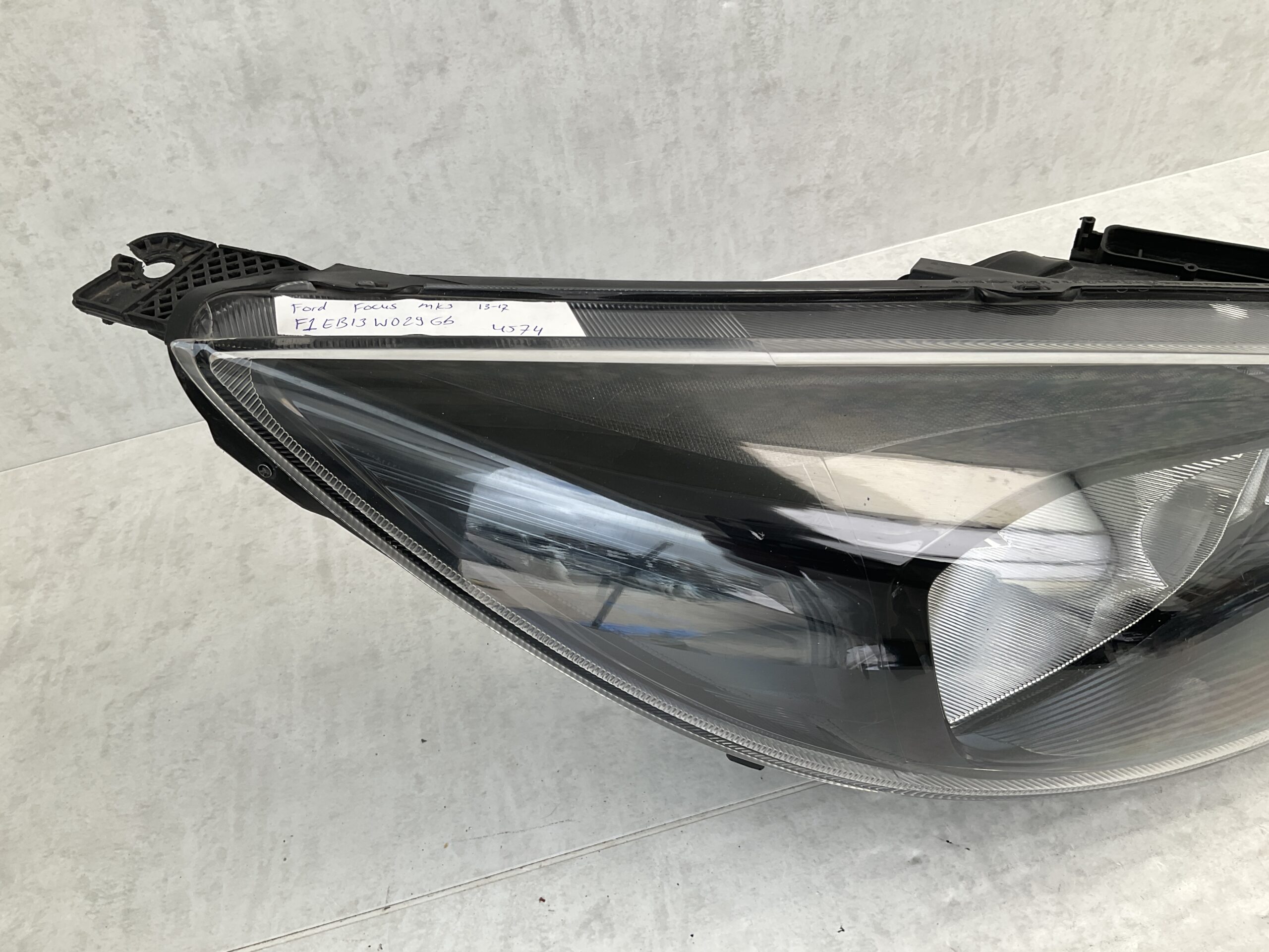 KOPLAMP FORD FOCUS MK3 HALOGEEN 6143111C9N RECHTS FO-5086