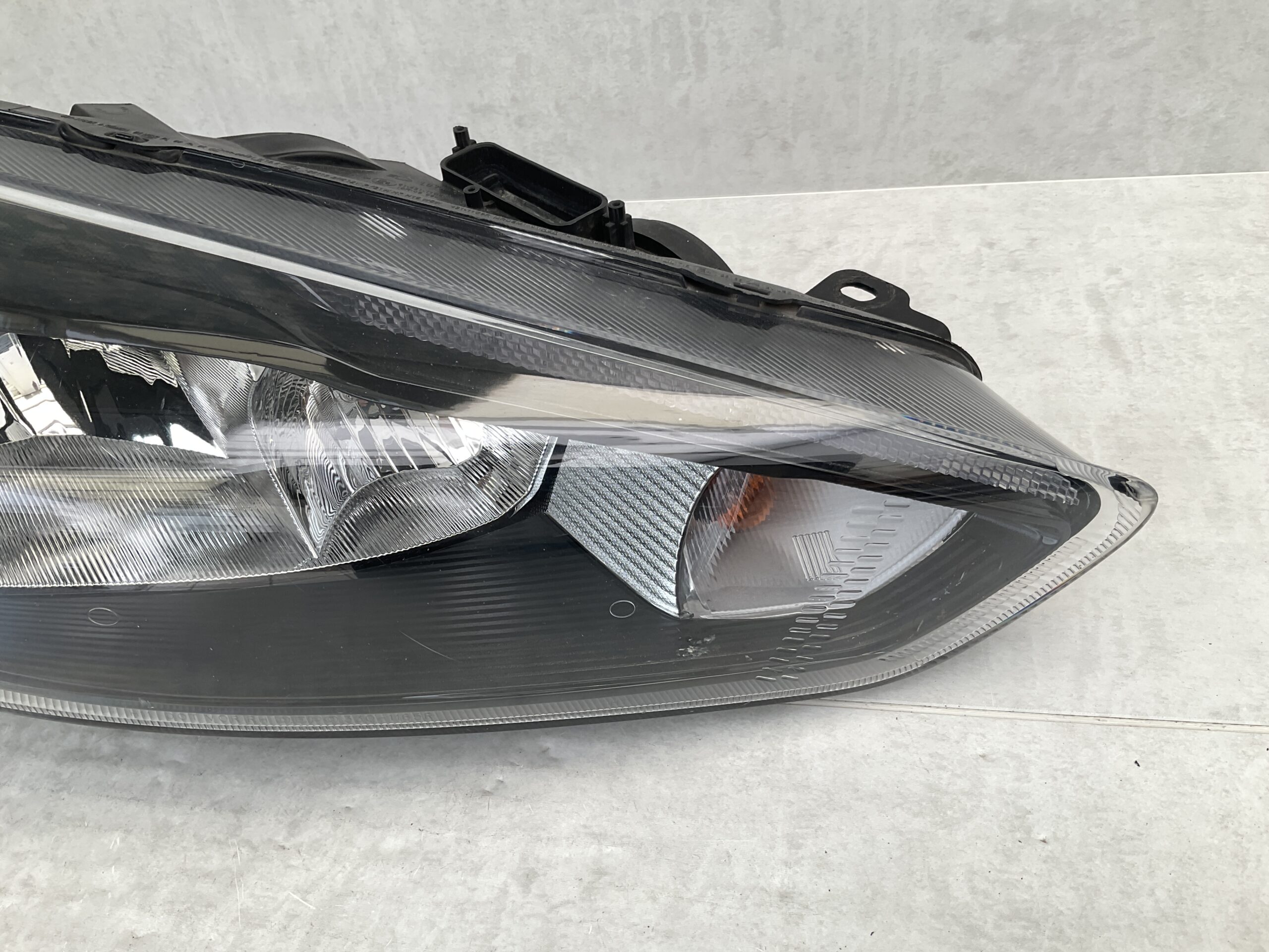 KOPLAMP FORD FOCUS MK3 HALOGEEN 6143111C9N RECHTS FO-5086
