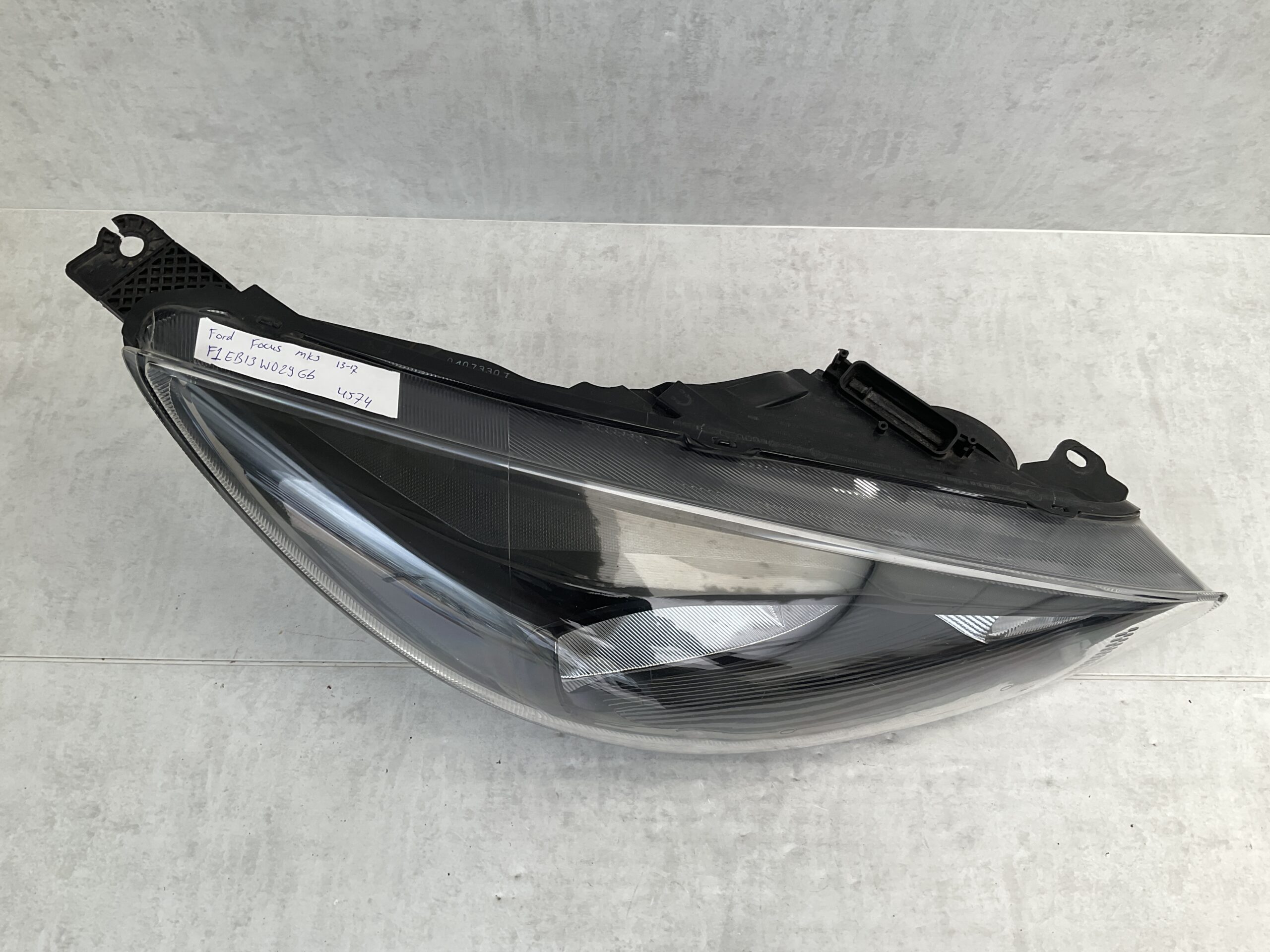 KOPLAMP FORD FOCUS MK3 HALOGEEN 6143111C9N RECHTS FO-5086