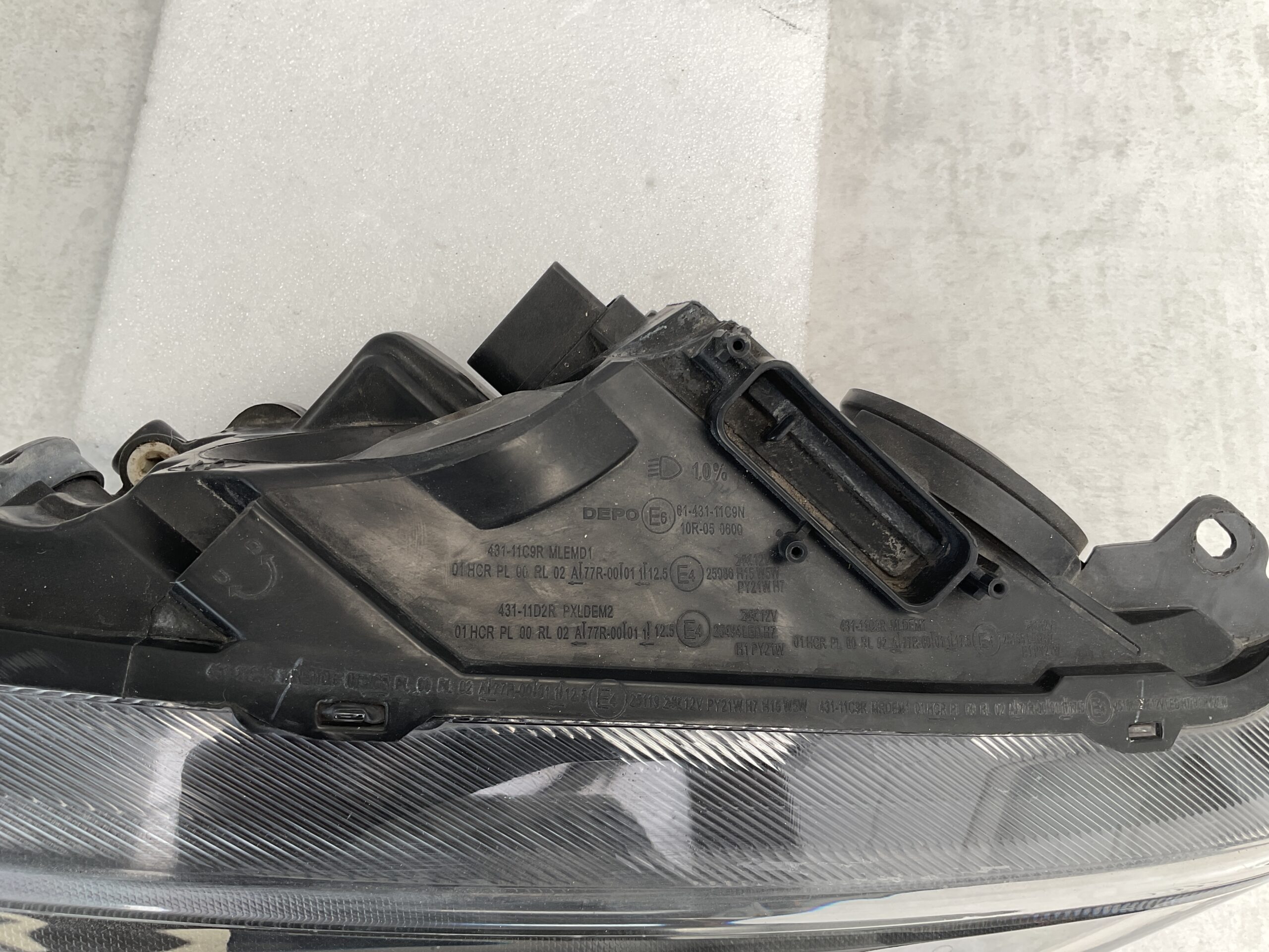 KOPLAMP FORD FOCUS MK3 HALOGEEN 6143111C9N RECHTS FO-5086